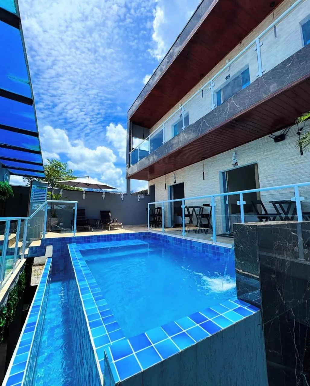 Swimming pool in Pousada Ubatuba