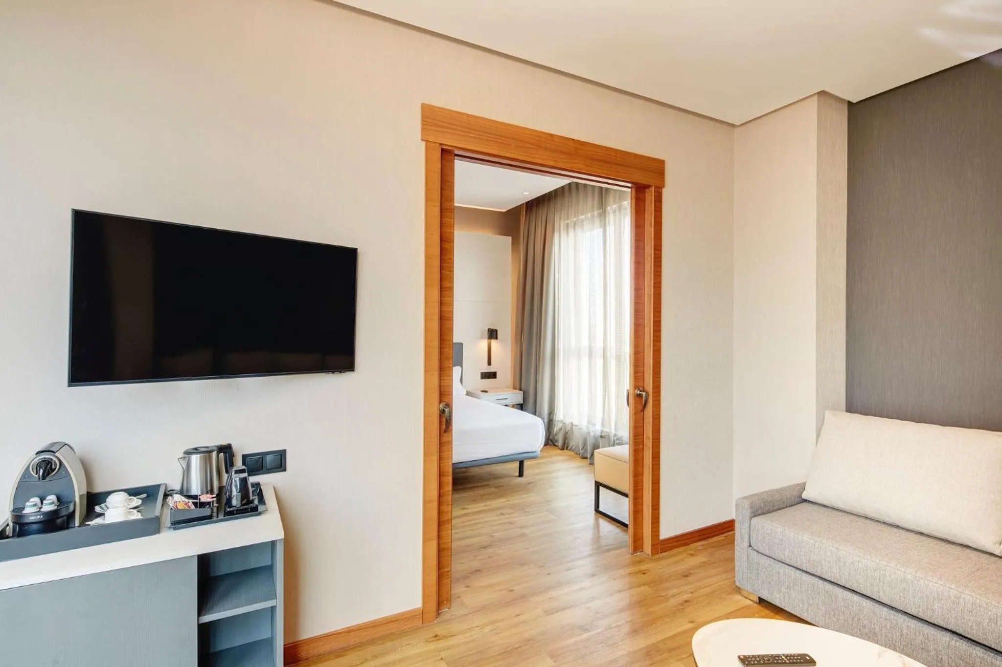 Photo of the whole room, Bed in Sercotel Sorolla Palace