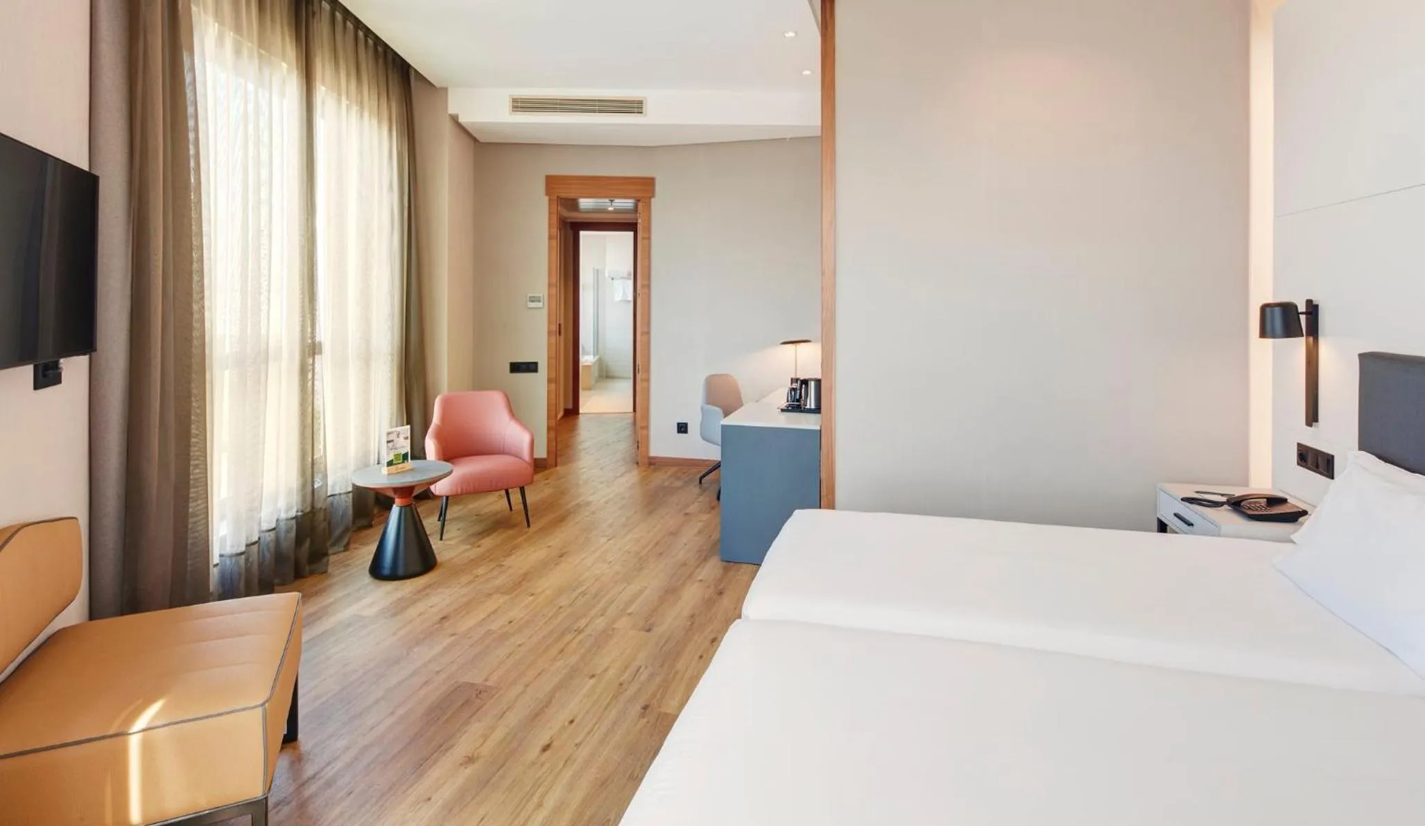 Photo of the whole room, Bed in Sercotel Sorolla Palace