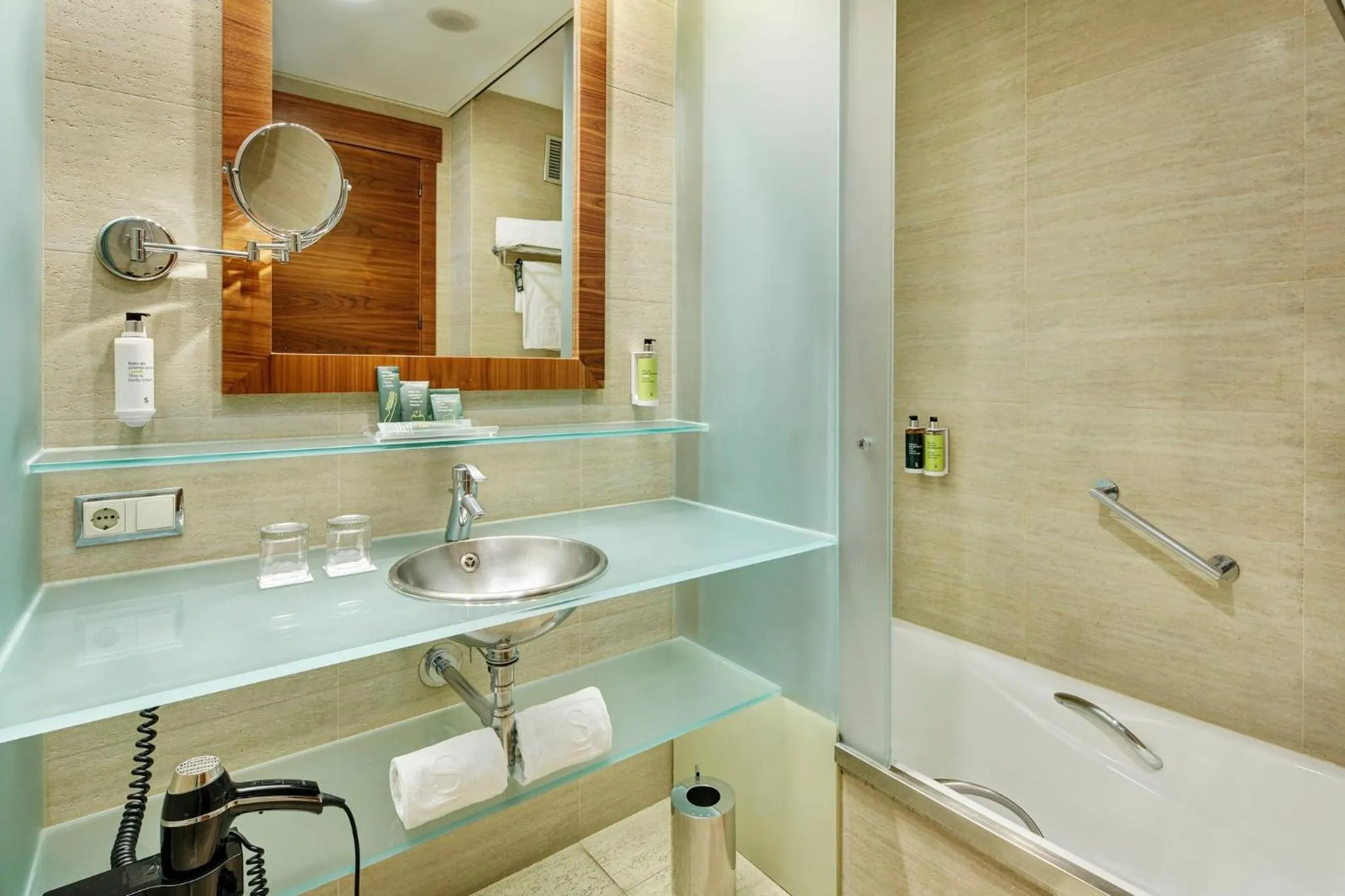 Photo of the whole room in Sercotel Sorolla Palace