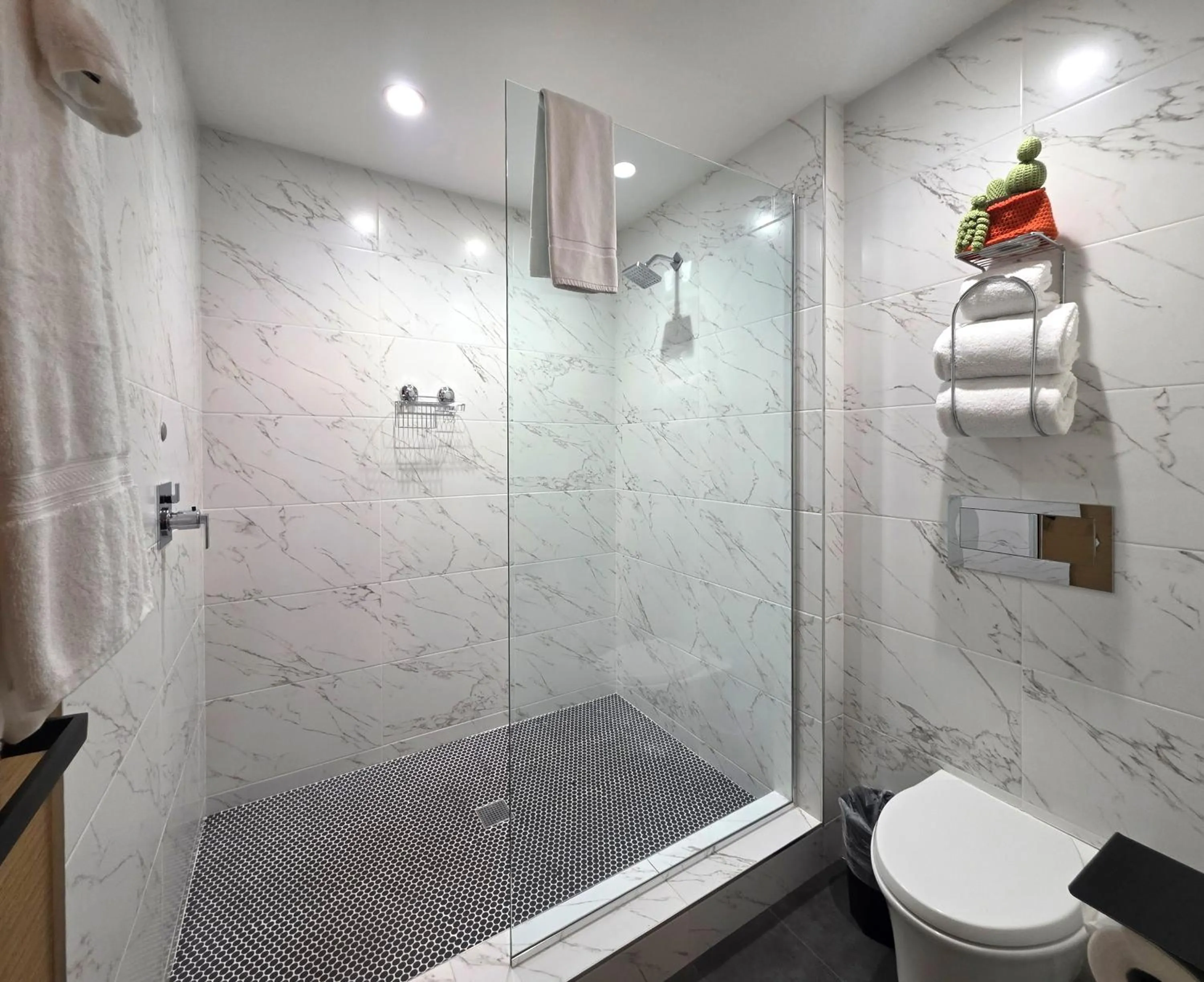 Bathroom in Mahala - 21 and Over