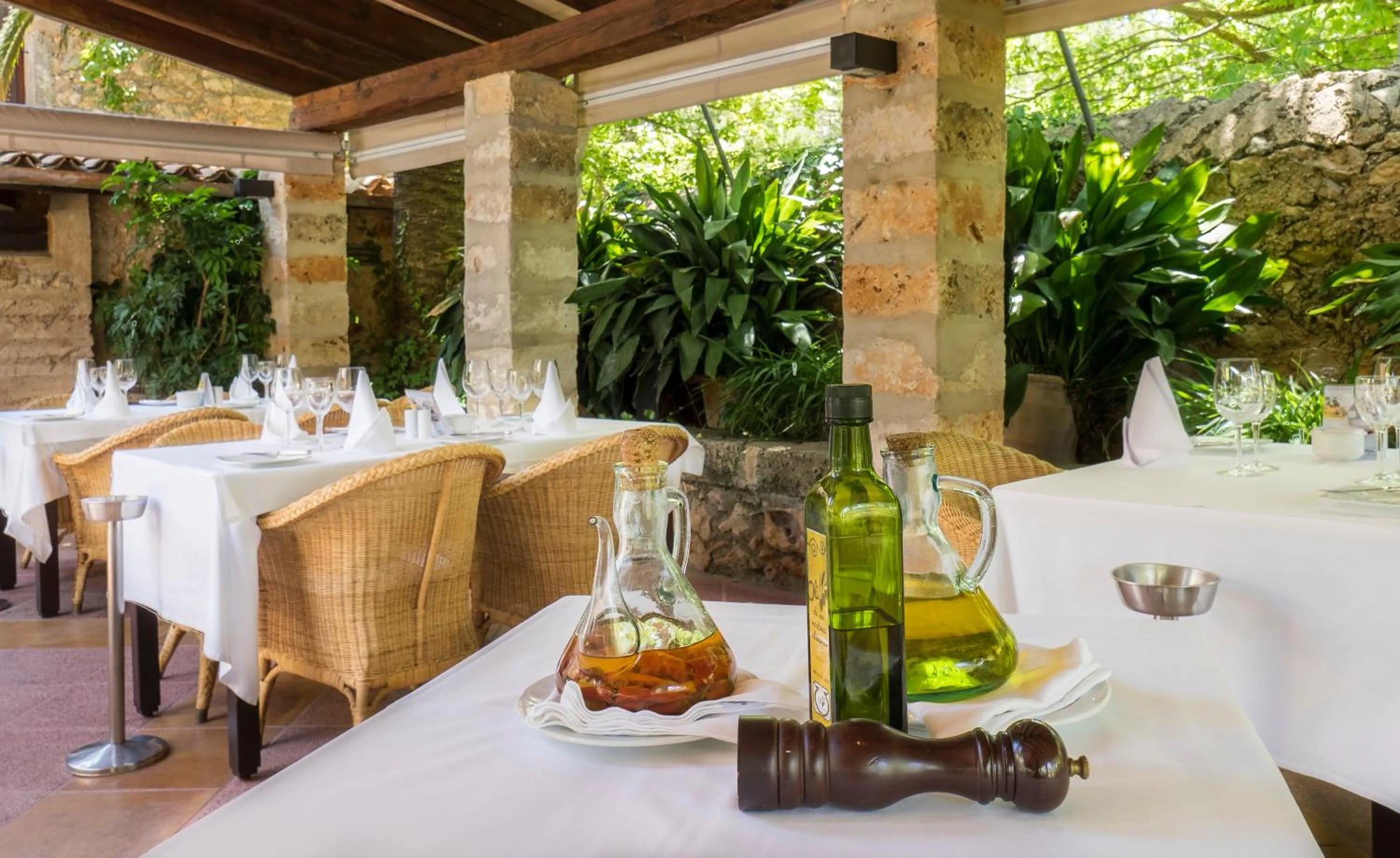 Restaurant/places to eat in Protur Residencia Son Floriana