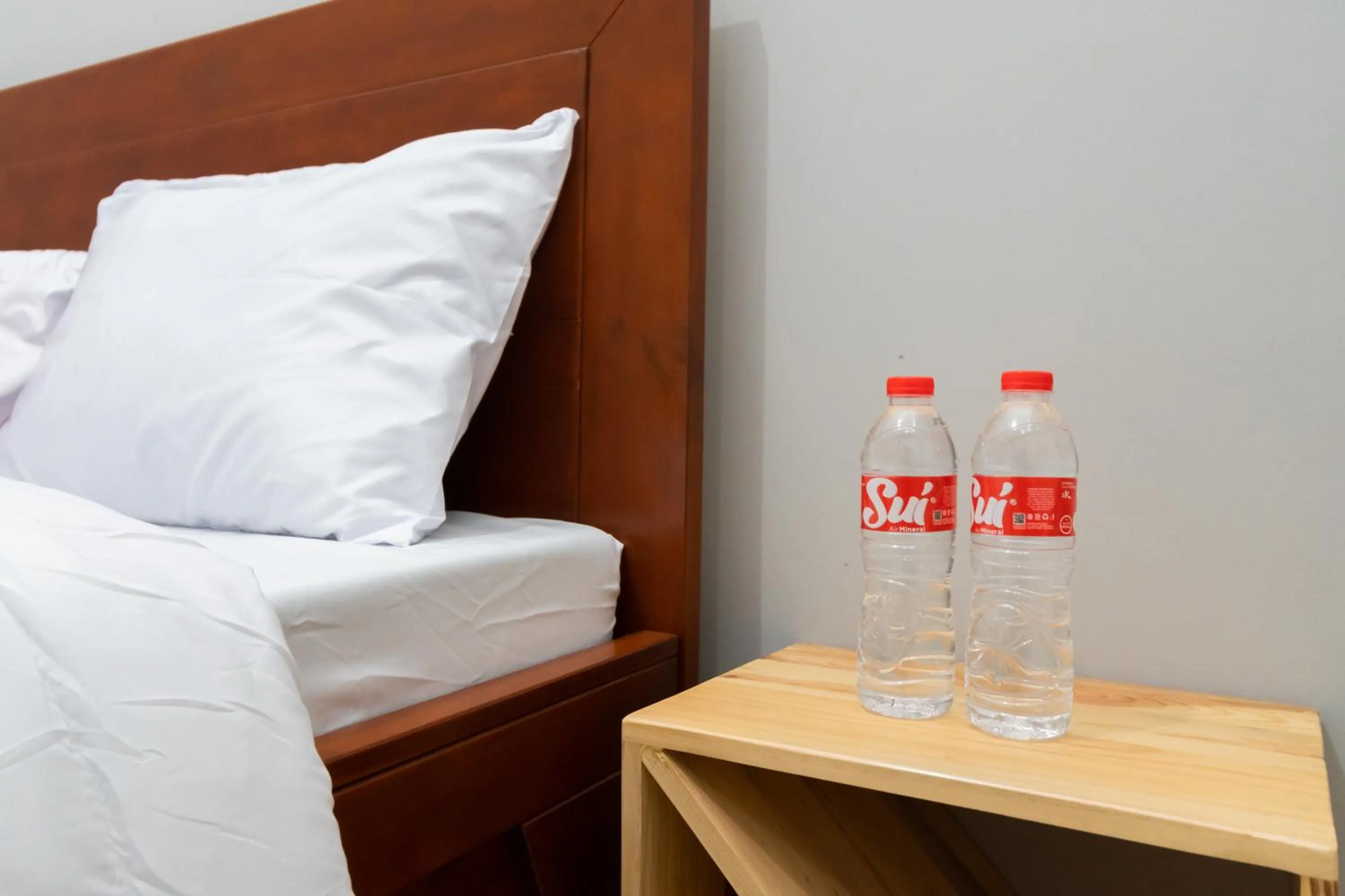 Bedroom, Bed in RedDoorz near RS Sari Asih Cipondoh