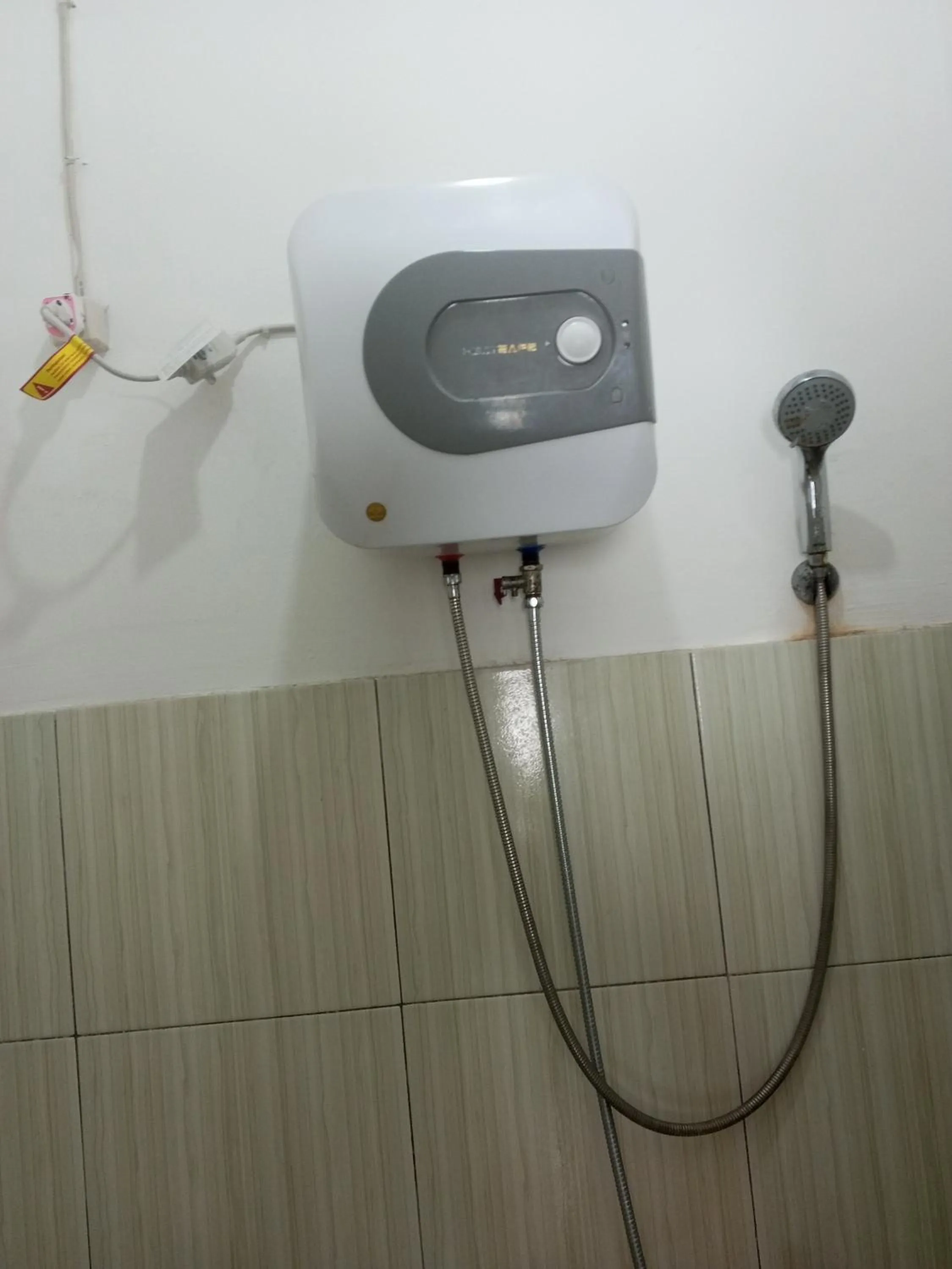 Bathroom in OYO Life 92543 Ratu Sakti Residence Syariah