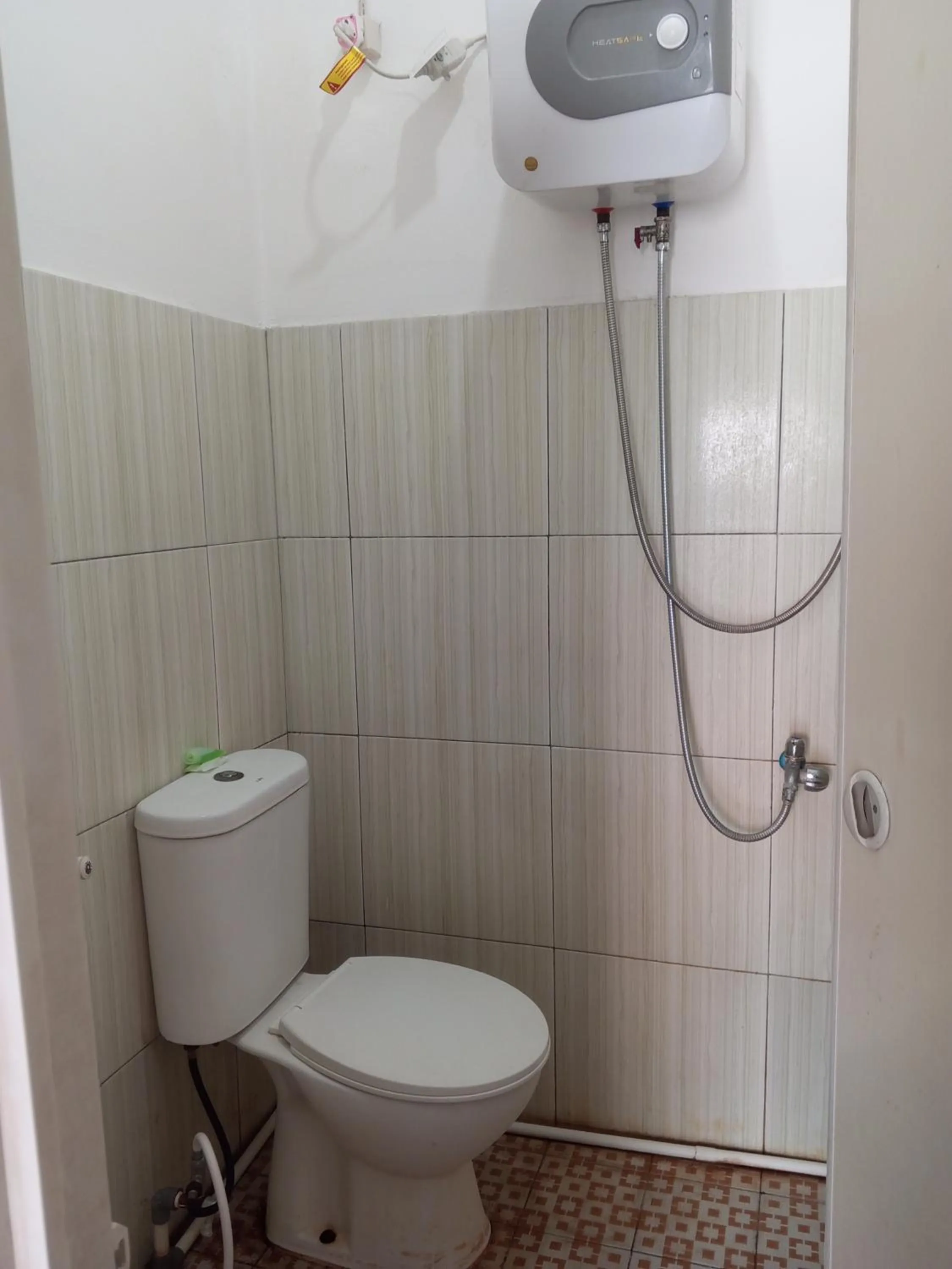 Bathroom in OYO Life 92543 Ratu Sakti Residence Syariah