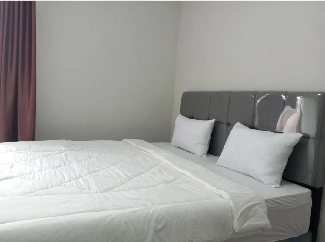 Bedroom, Bed in OYO Life 92543 Ratu Sakti Residence Syariah