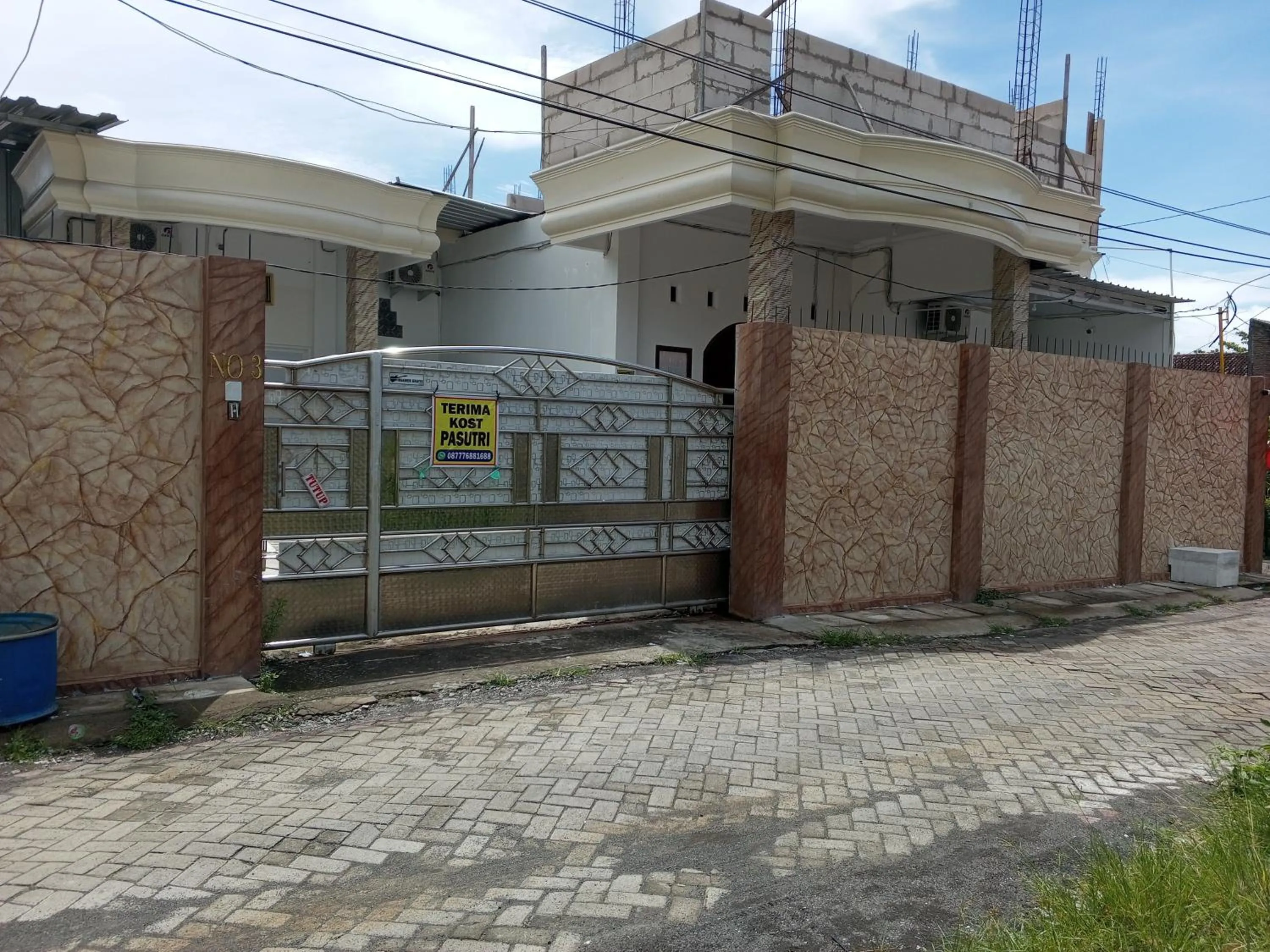 Facade/entrance in OYO Life 92543 Ratu Sakti Residence Syariah