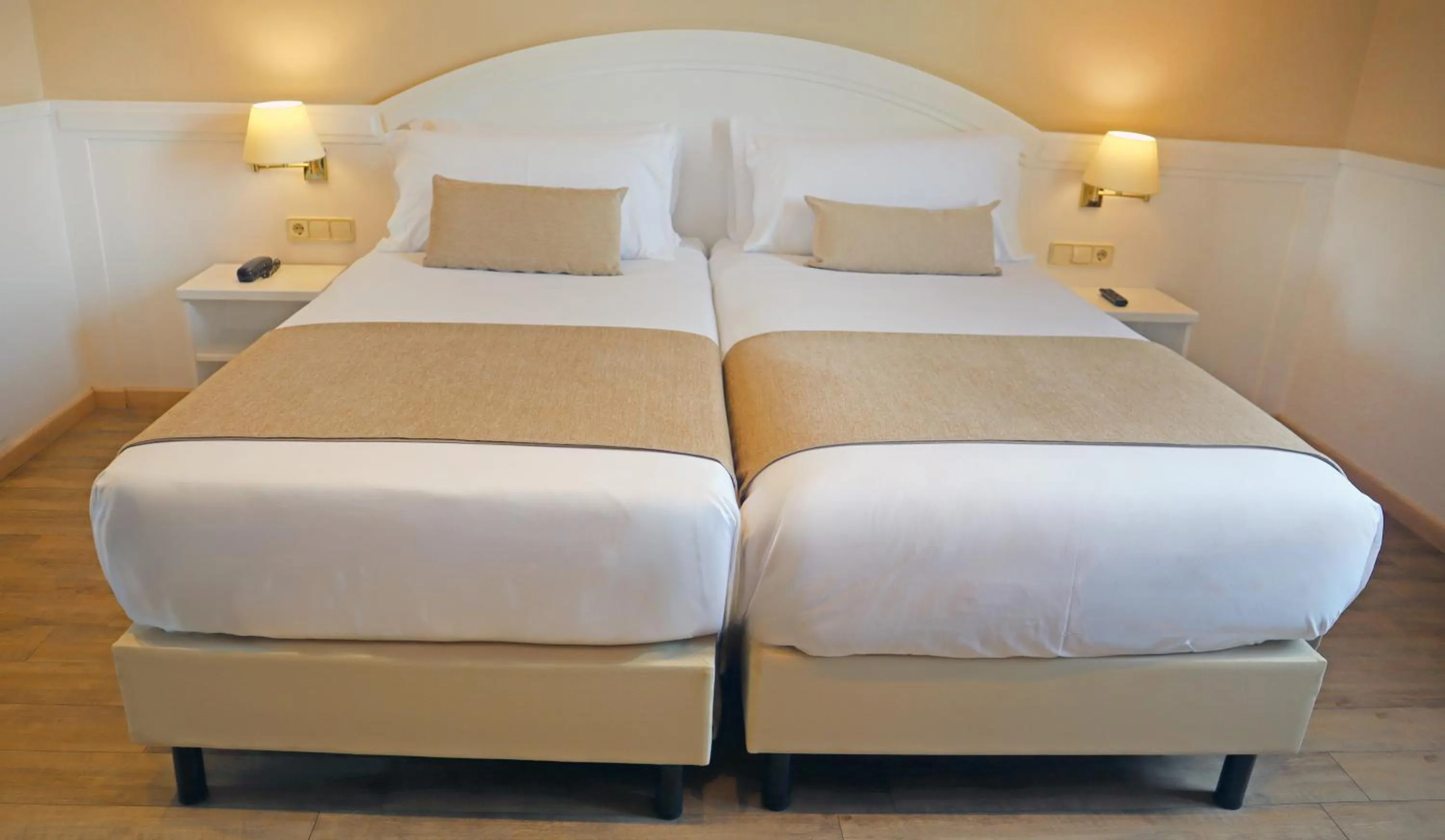 Bed in 1881 Hotel Balneario Vichy Catalan