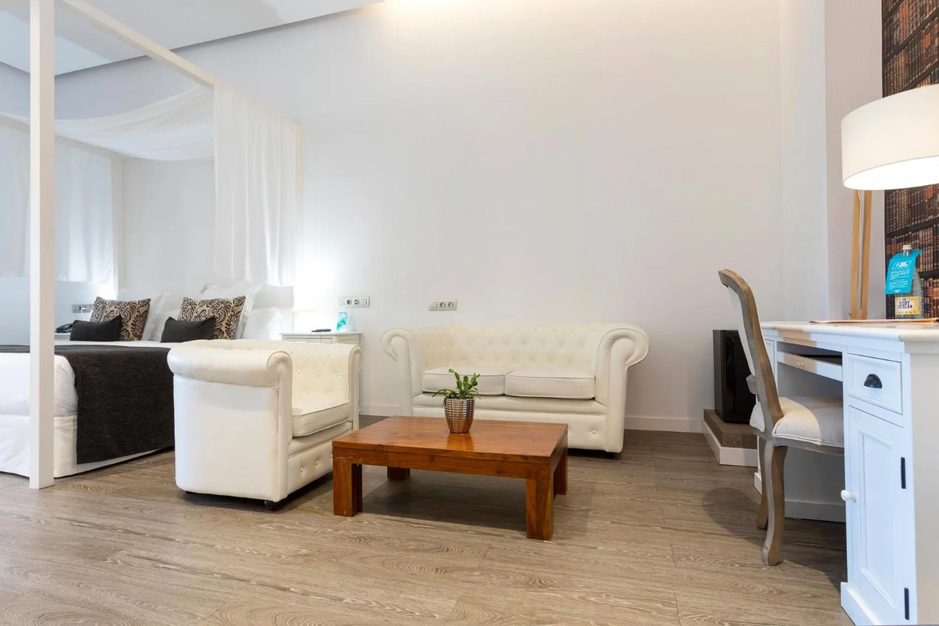 Seating area in 1881 Hotel Balneario Vichy Catalan