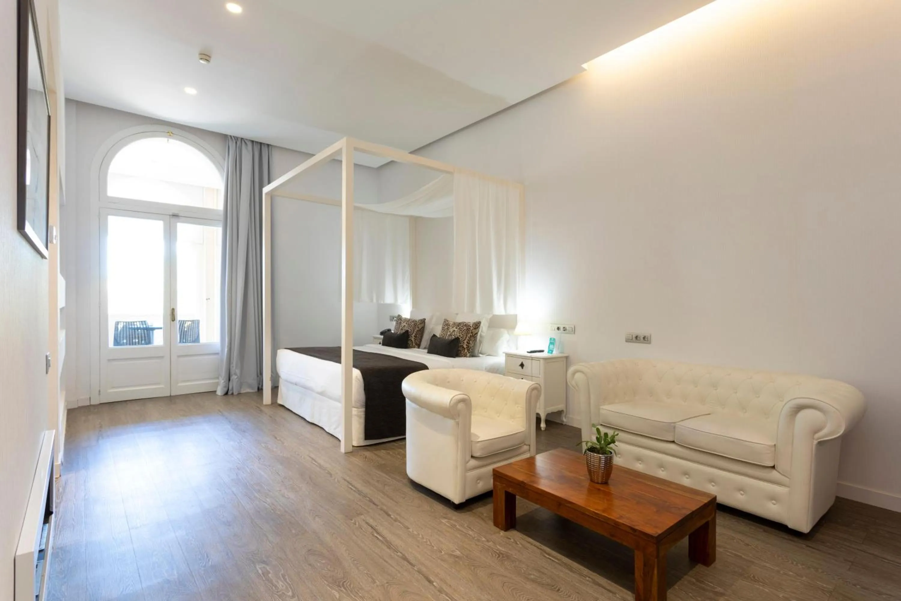 Photo of the whole room in 1881 Hotel Balneario Vichy Catalan