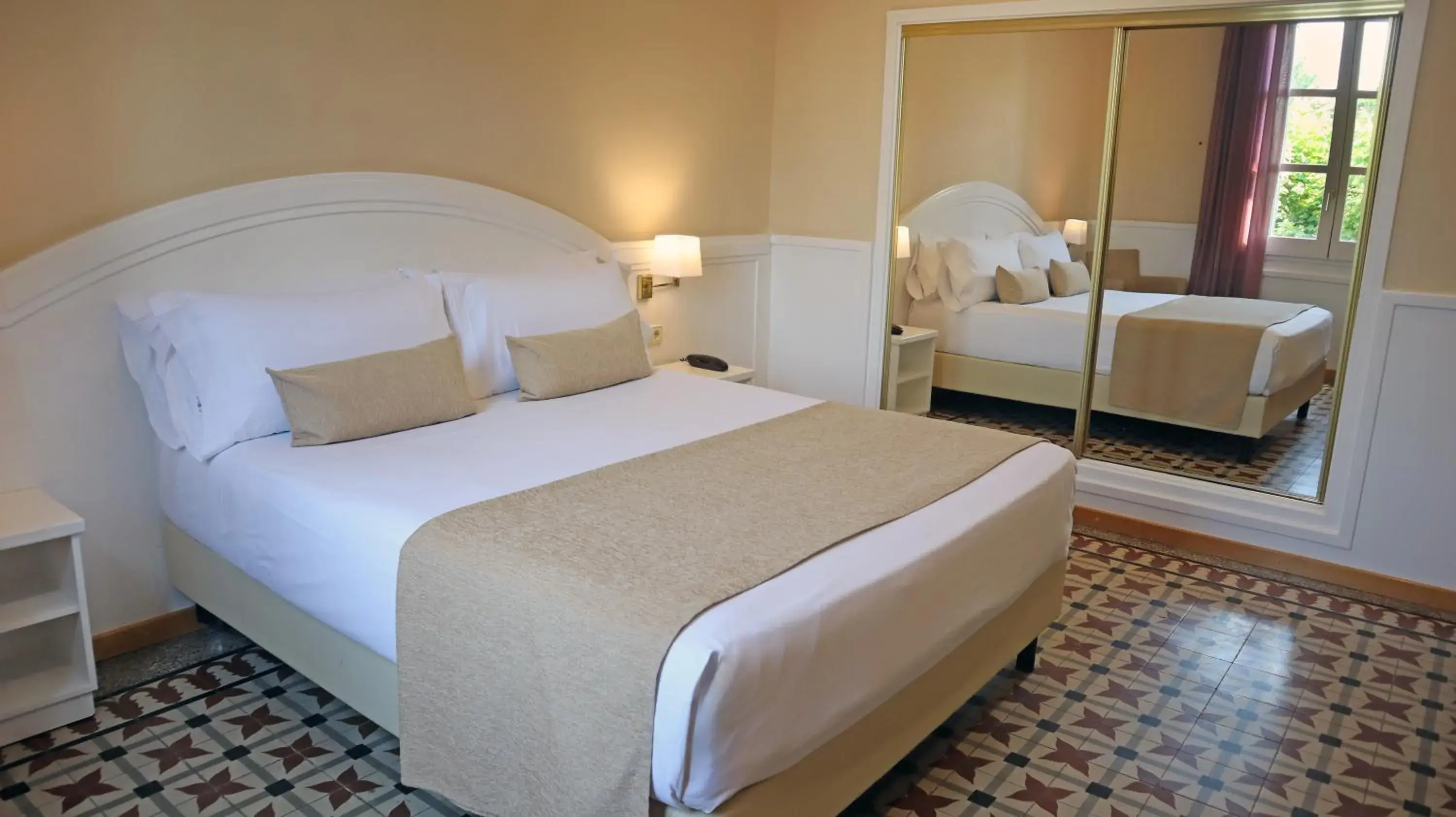 Premium Double or Twin Room in 1881 Hotel Balneario Vichy Catalan Premium Double or Twin Room in 1881 Hotel Balneario Vichy Catalan