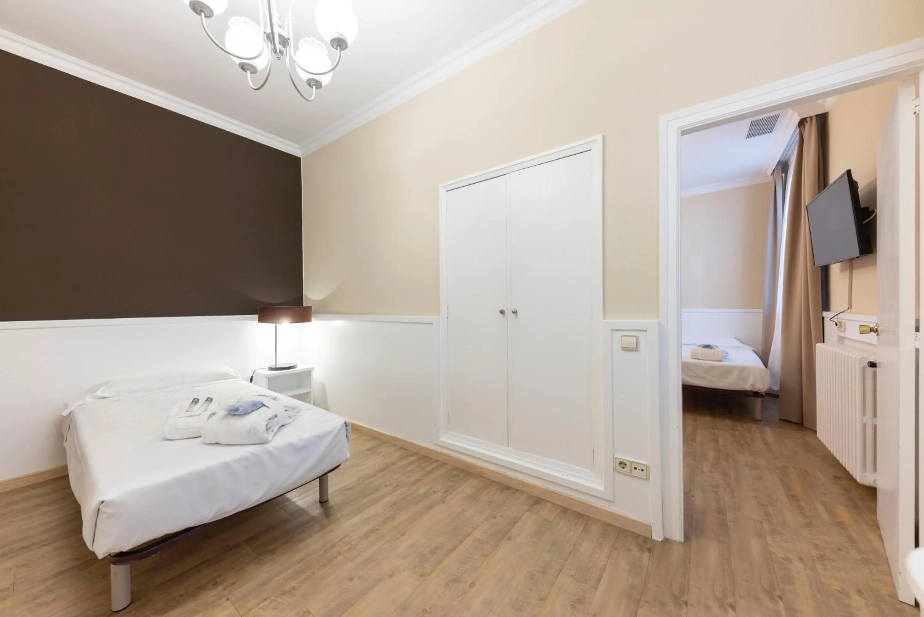 Bathroom, Bed in 1881 Hotel Balneario Vichy Catalan