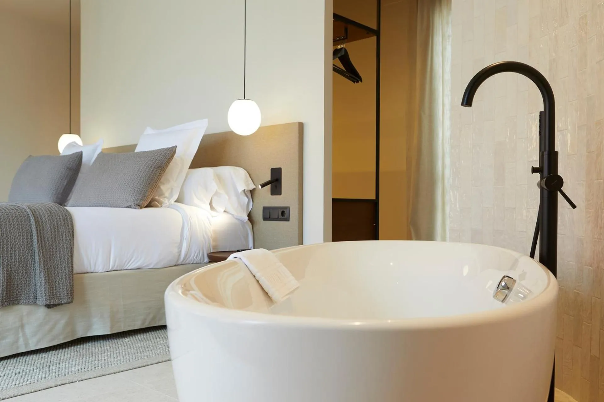 Photo of the whole room, Bed in 1881 Hotel Balneario Vichy Catalan