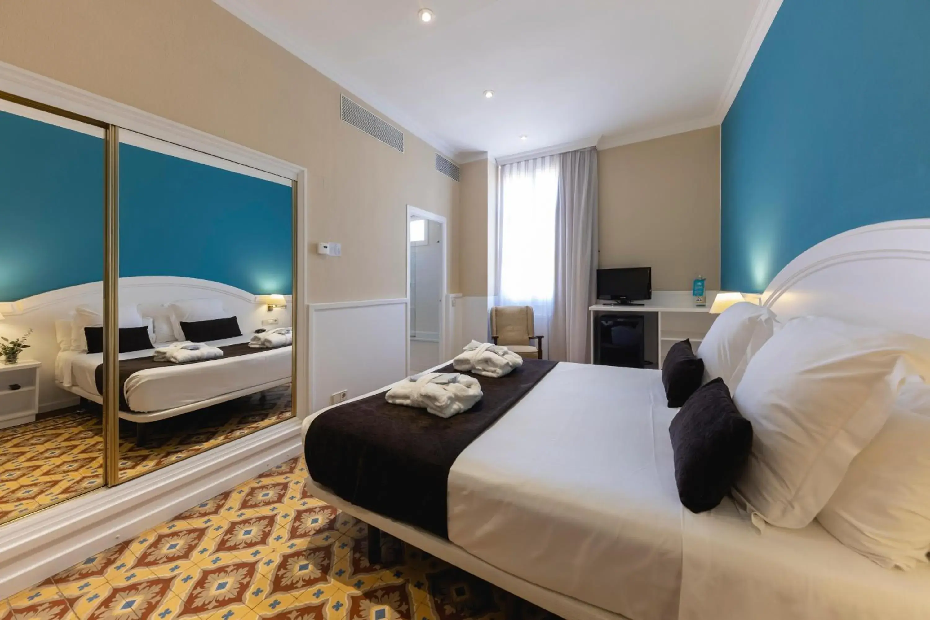 Interior Double or Twin Room in 1881 Hotel Balneario Vichy Catalan Interior Double or Twin Room in 1881 Hotel Balneario Vichy Catalan