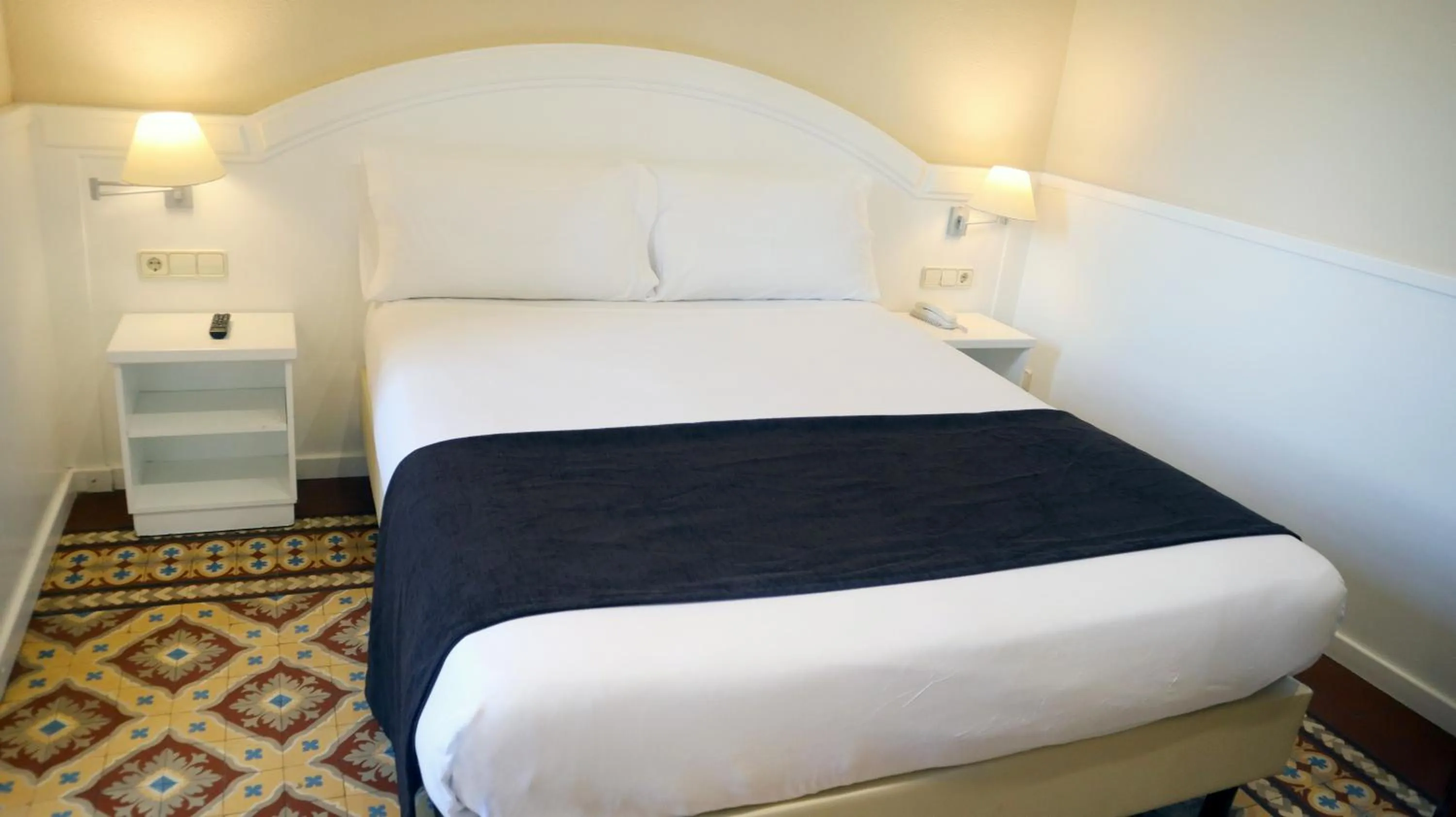 Bed in 1881 Hotel Balneario Vichy Catalan