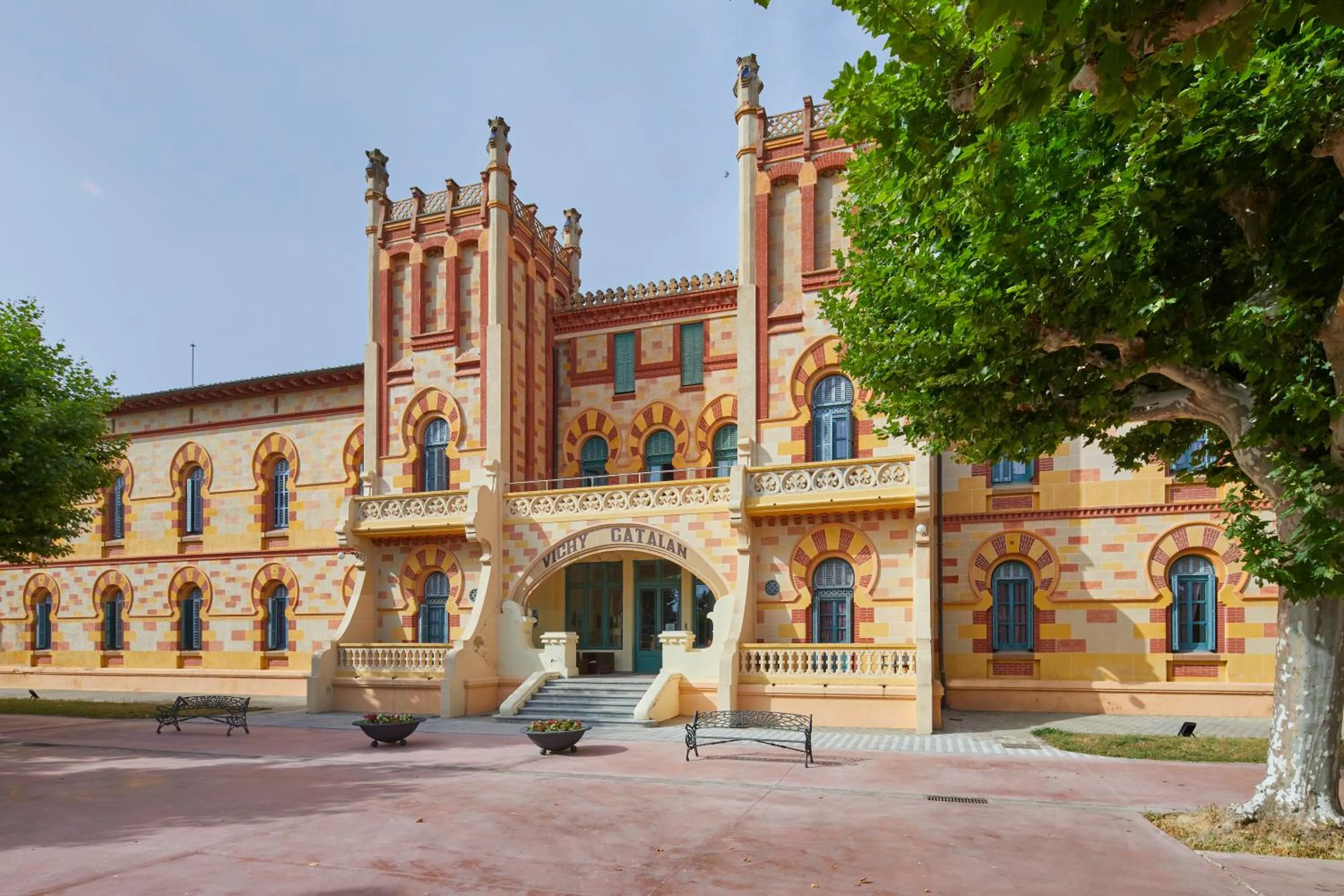 Property building in 1881 Hotel Balneario Vichy Catalan