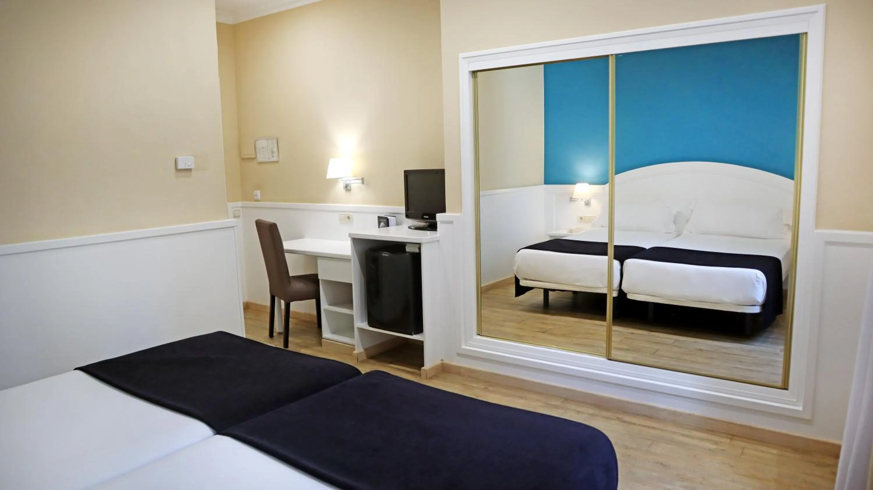 Bed in 1881 Hotel Balneario Vichy Catalan