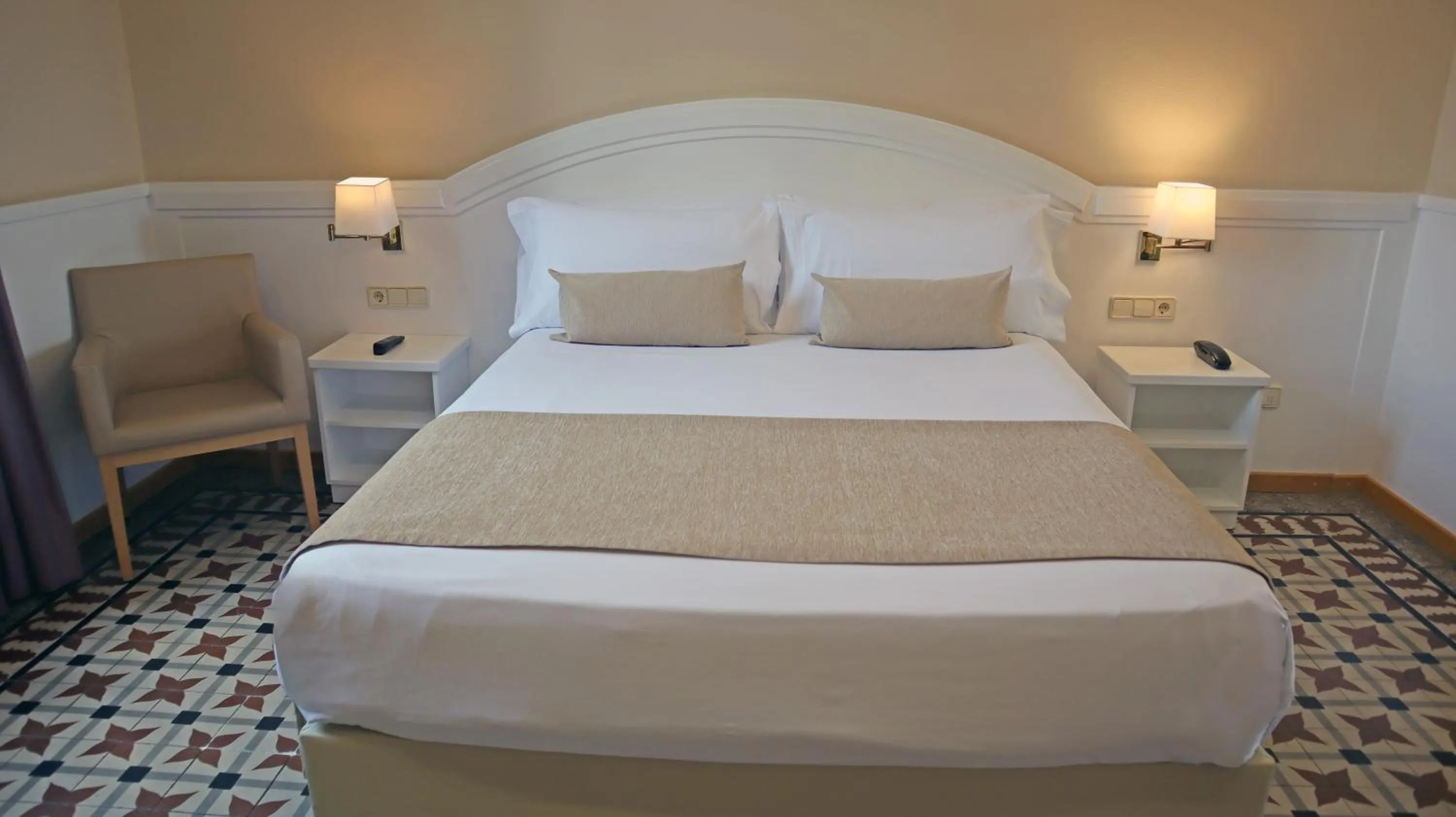 Bed in 1881 Hotel Balneario Vichy Catalan