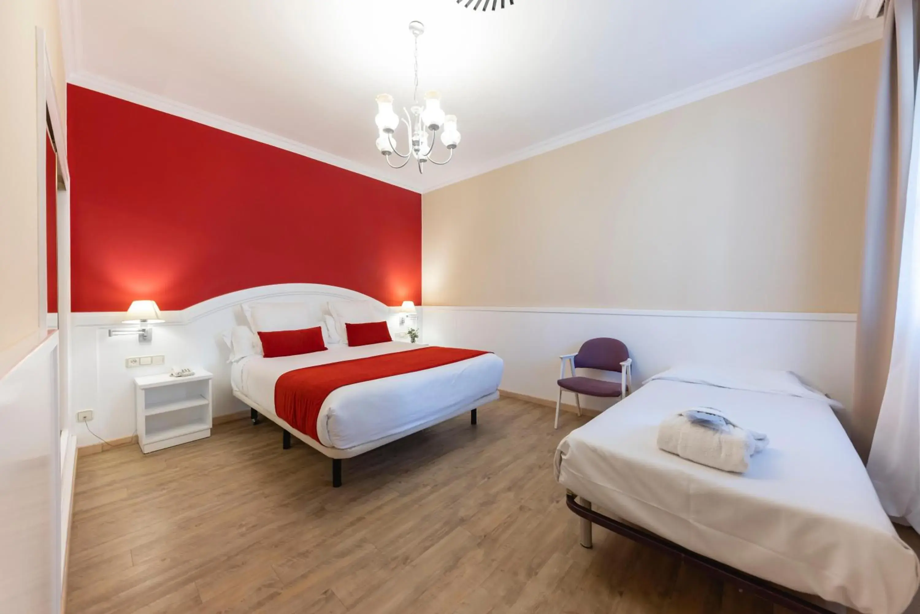 Triple Room in 1881 Hotel Balneario Vichy Catalan Triple Room in 1881 Hotel Balneario Vichy Catalan