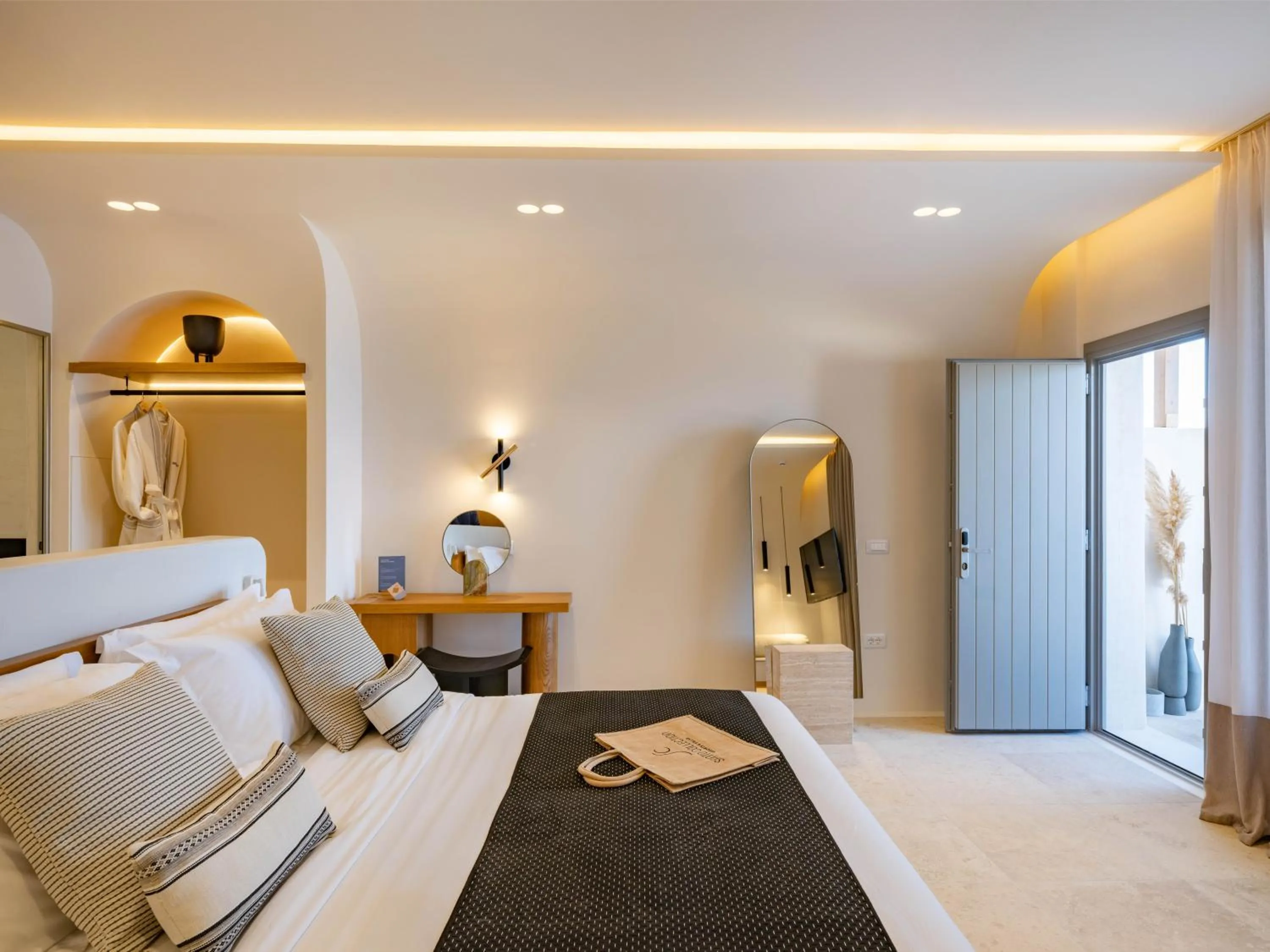 Bedroom, Bed in Santo Mine Oia Suites