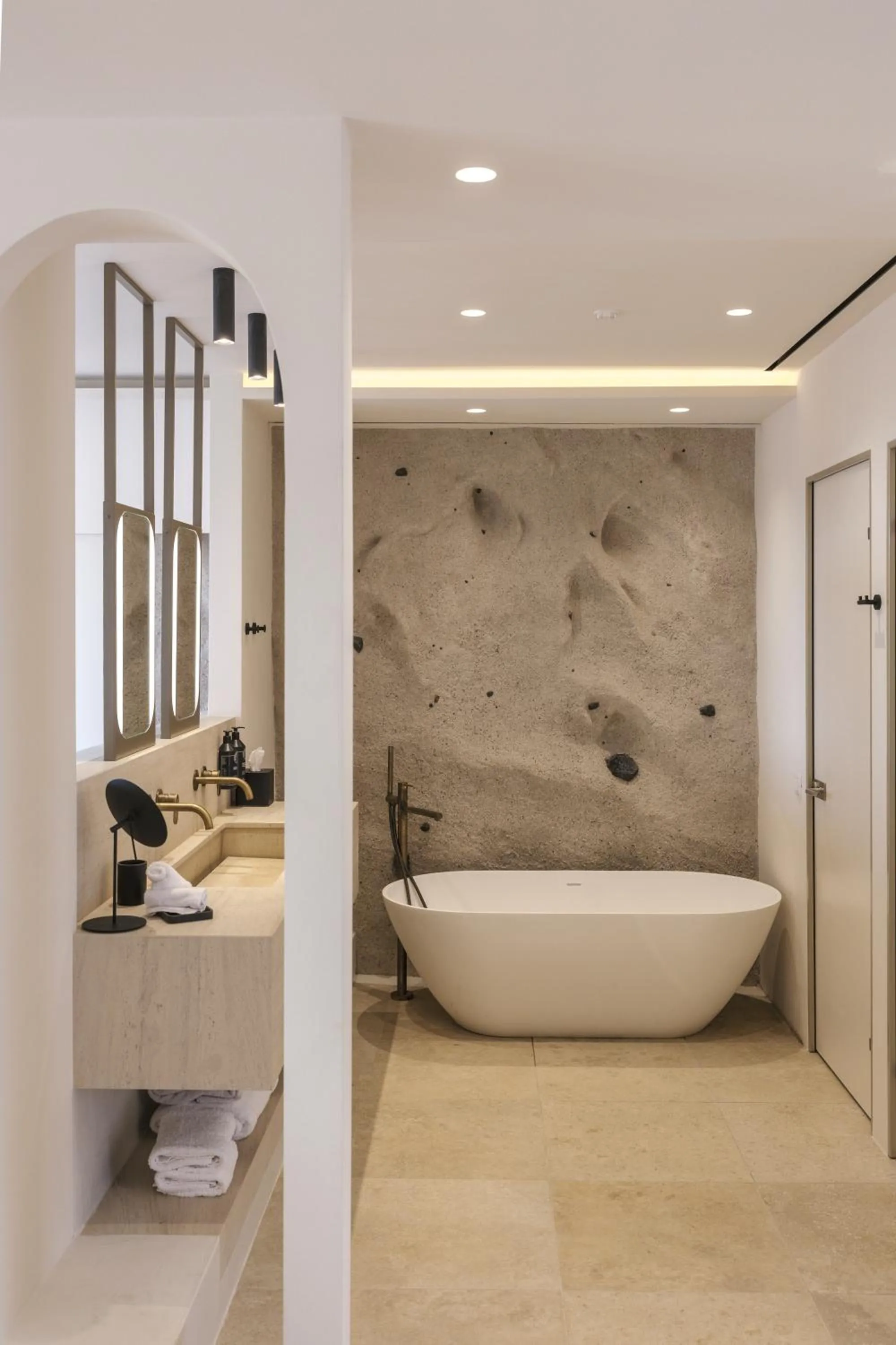 Bathroom, Bed in Santo Mine Oia Suites