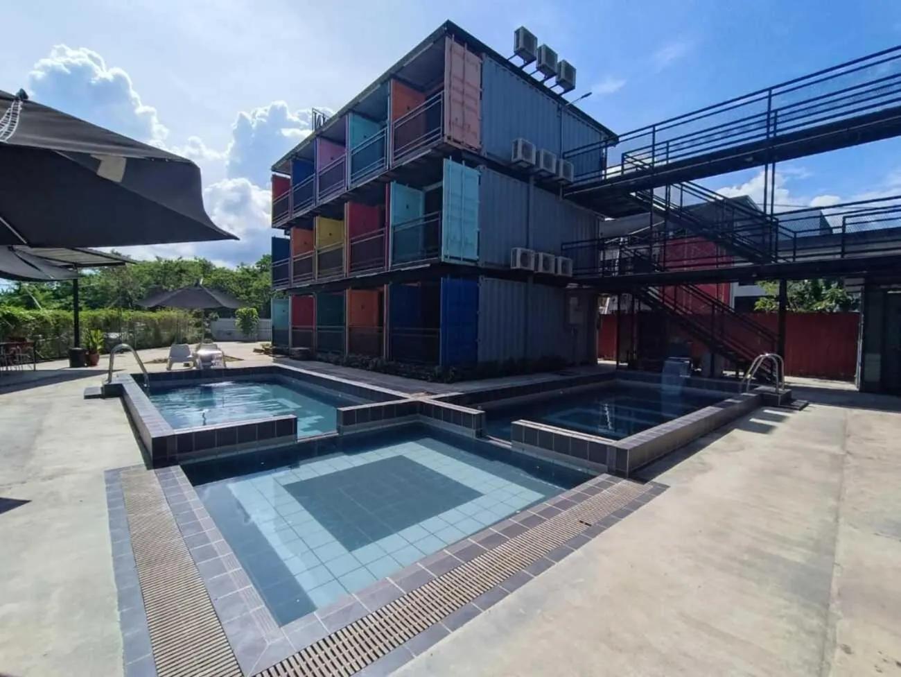 Swimming pool in Boxinn The Kontena Home