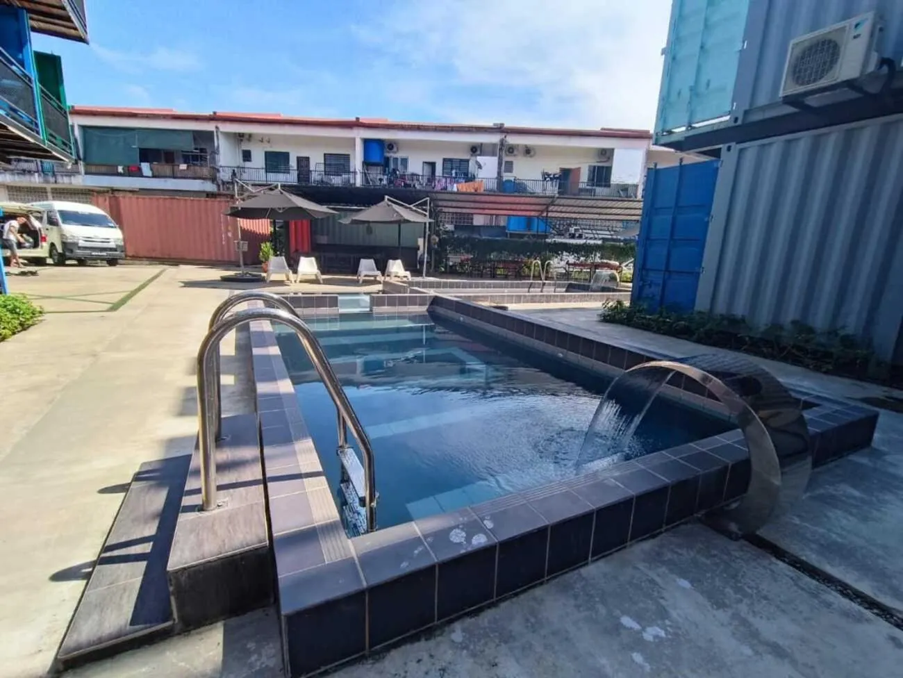 Swimming pool in Boxinn The Kontena Home