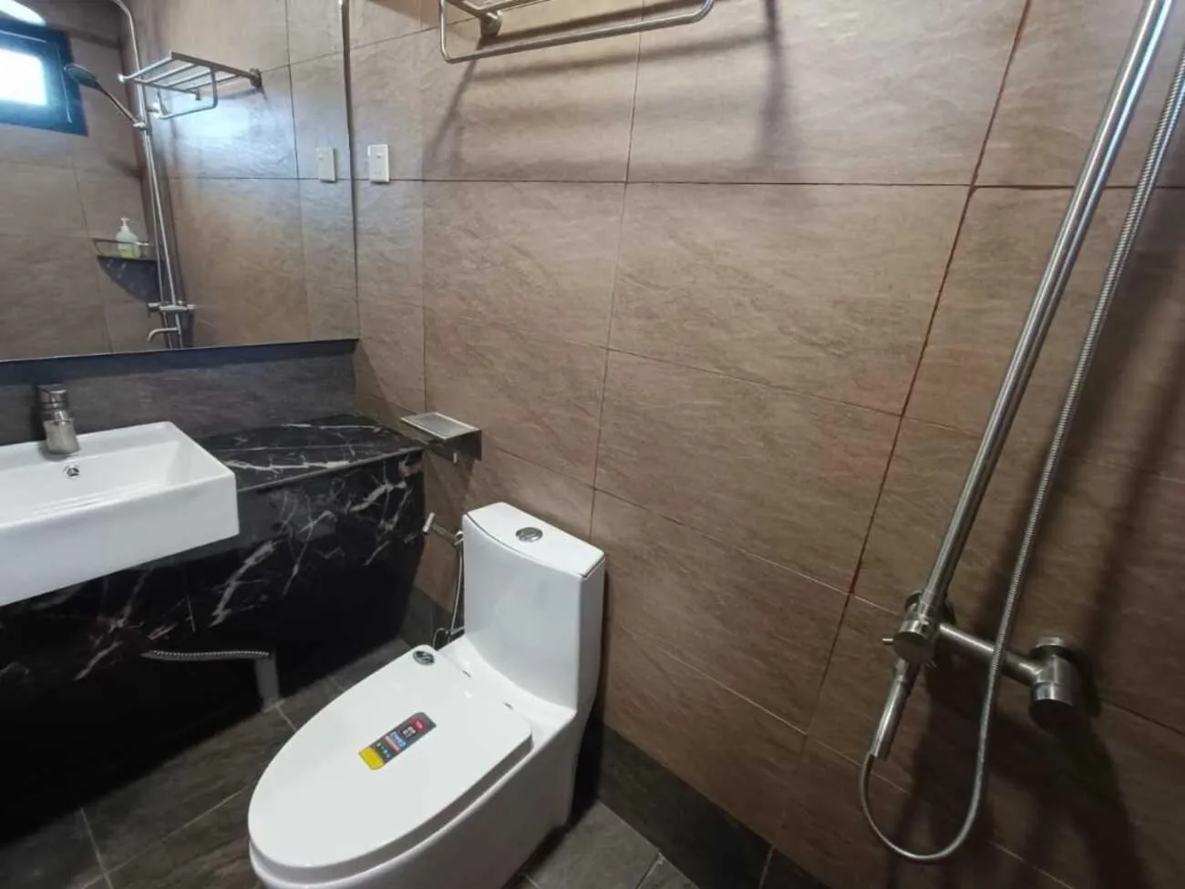 Toilet in Boxinn The Kontena Home