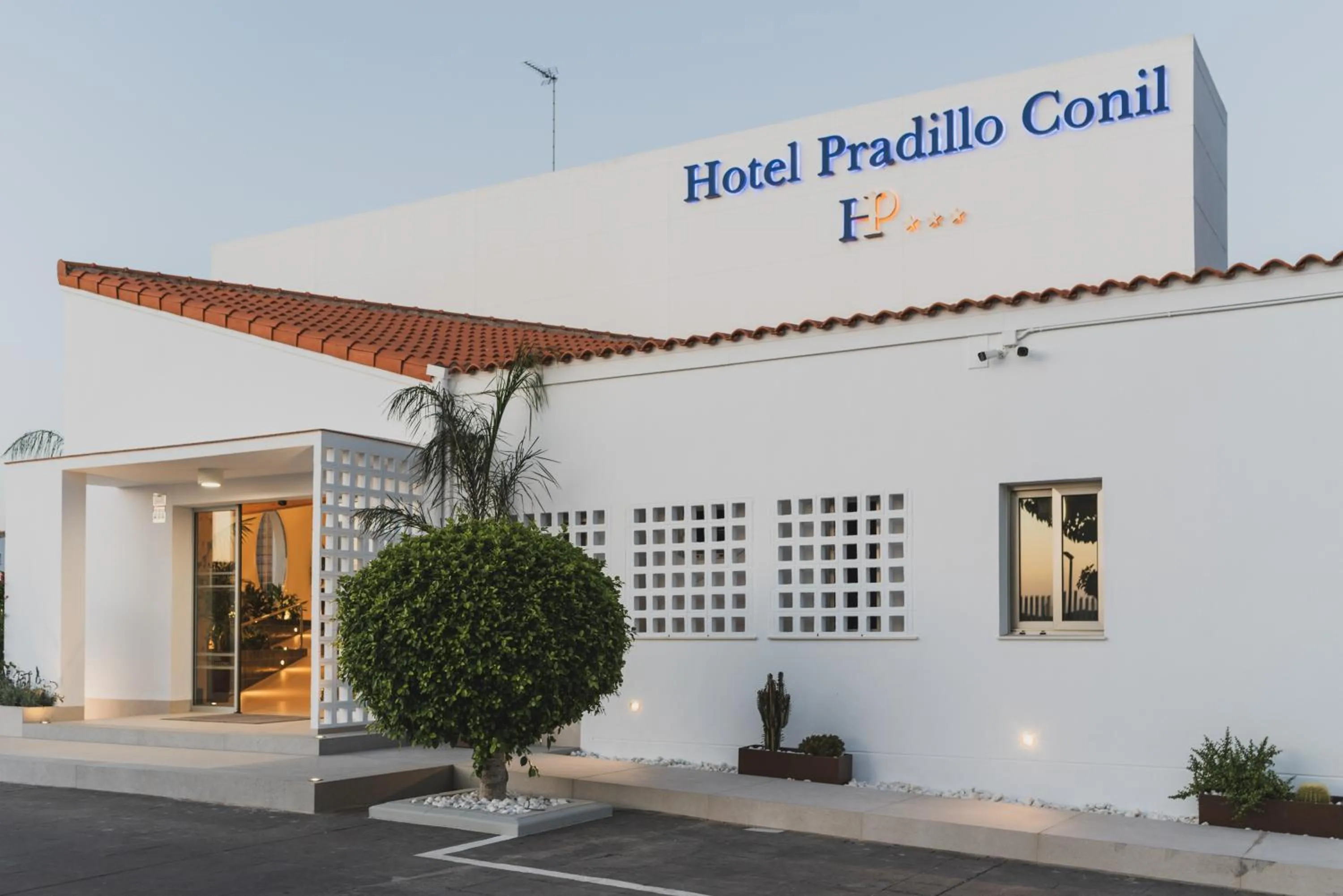 Property building in Hotel Pradillo Conil