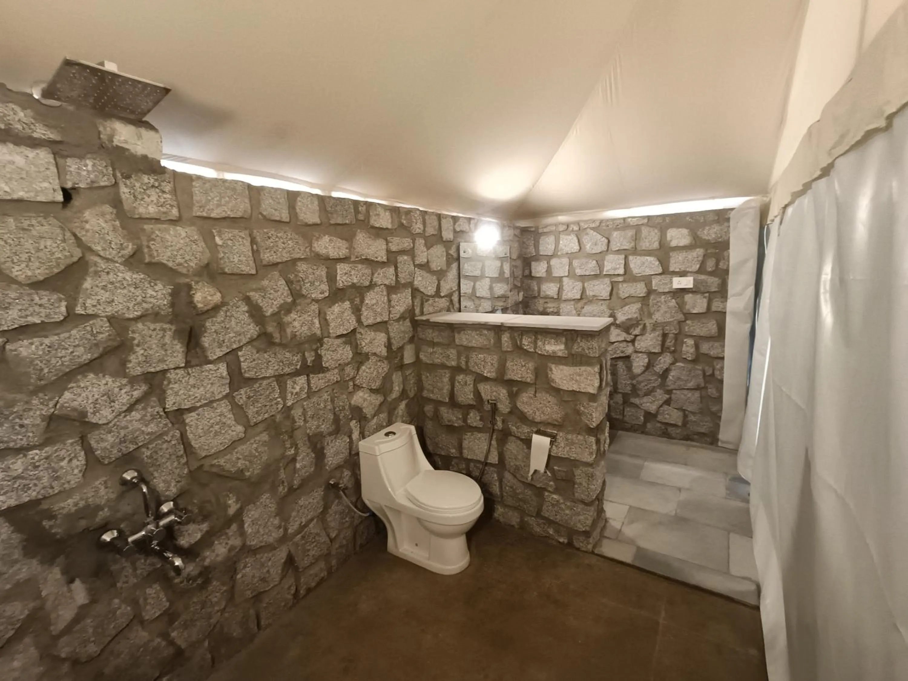 Shower in Clarks Safari Jawai