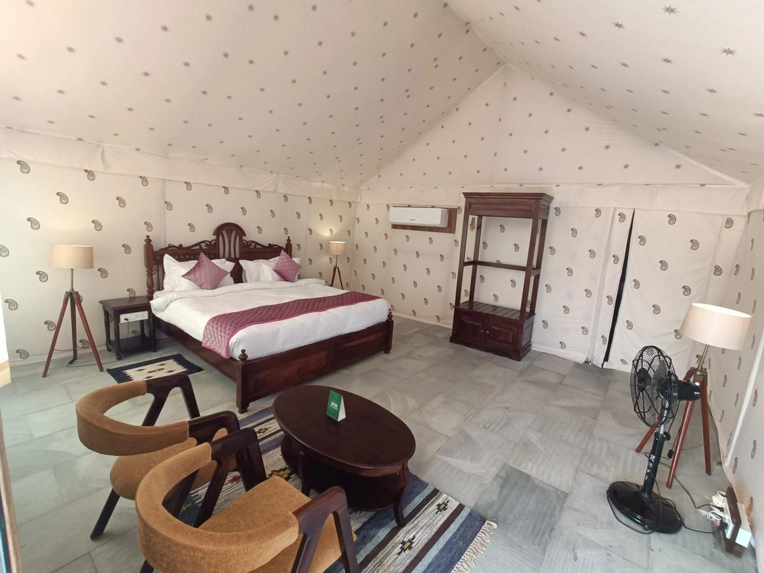 Photo of the whole room, Bed in Clarks Safari Jawai