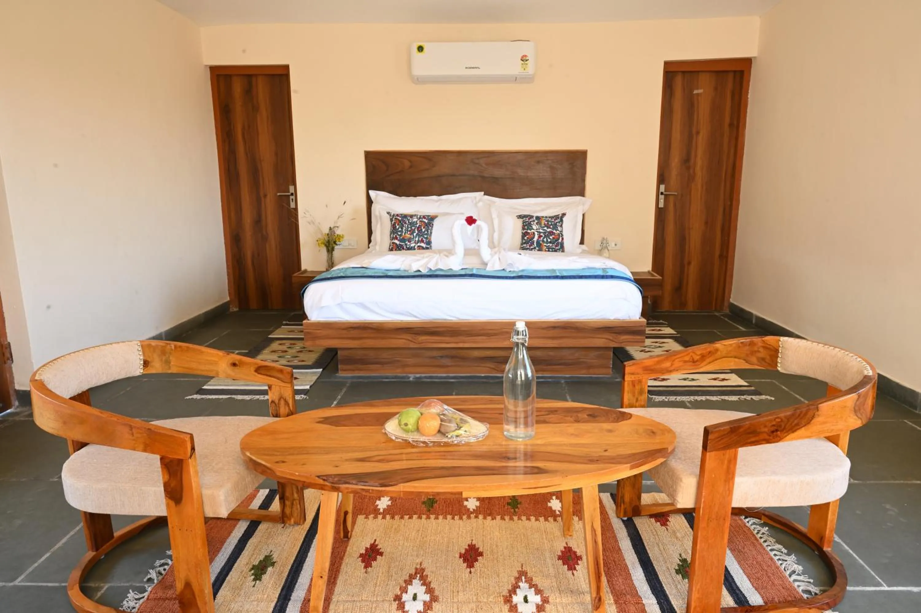 Bedroom, Bed in Clarks Safari Jawai