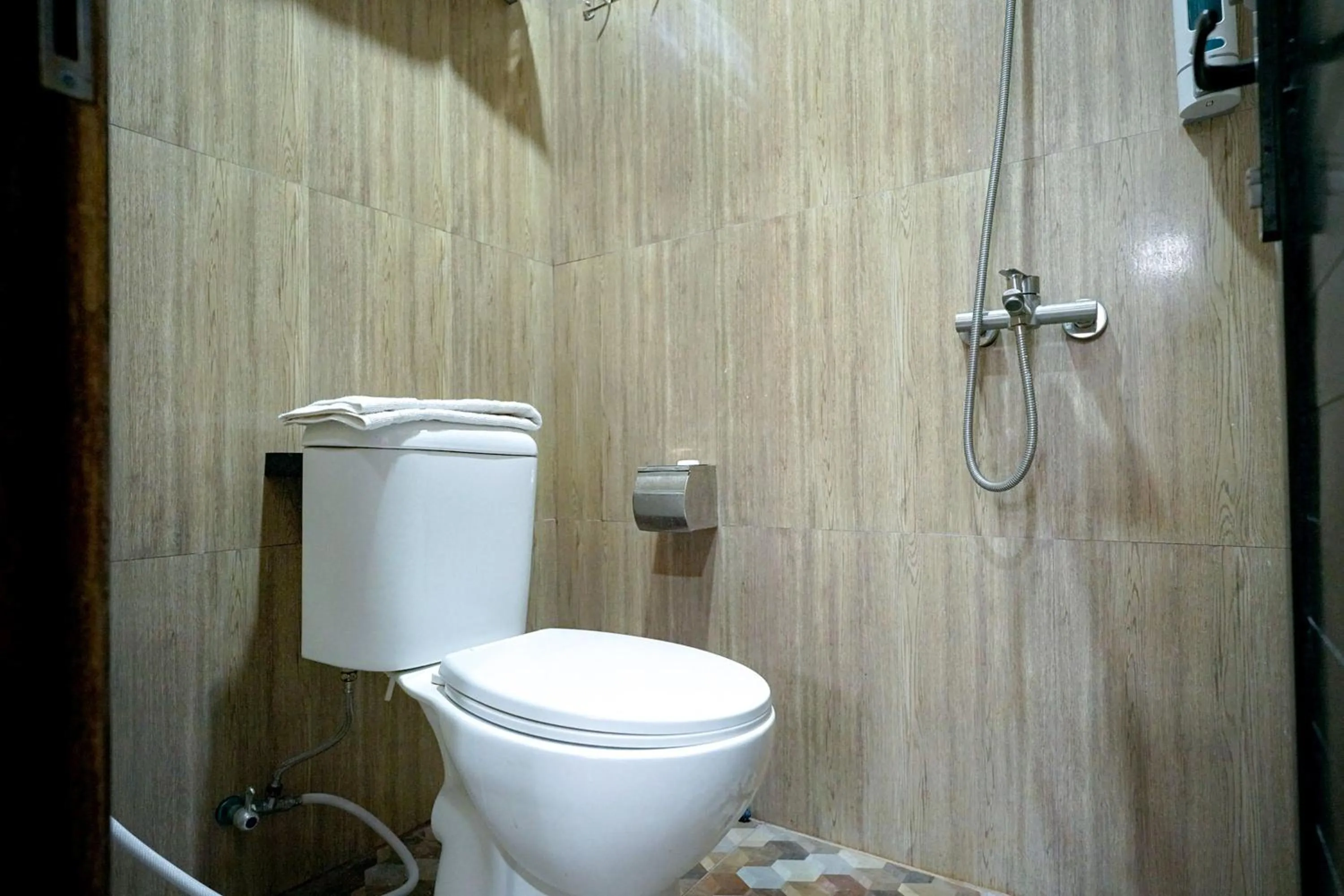 Bathroom in Sans Bougenville Lampung