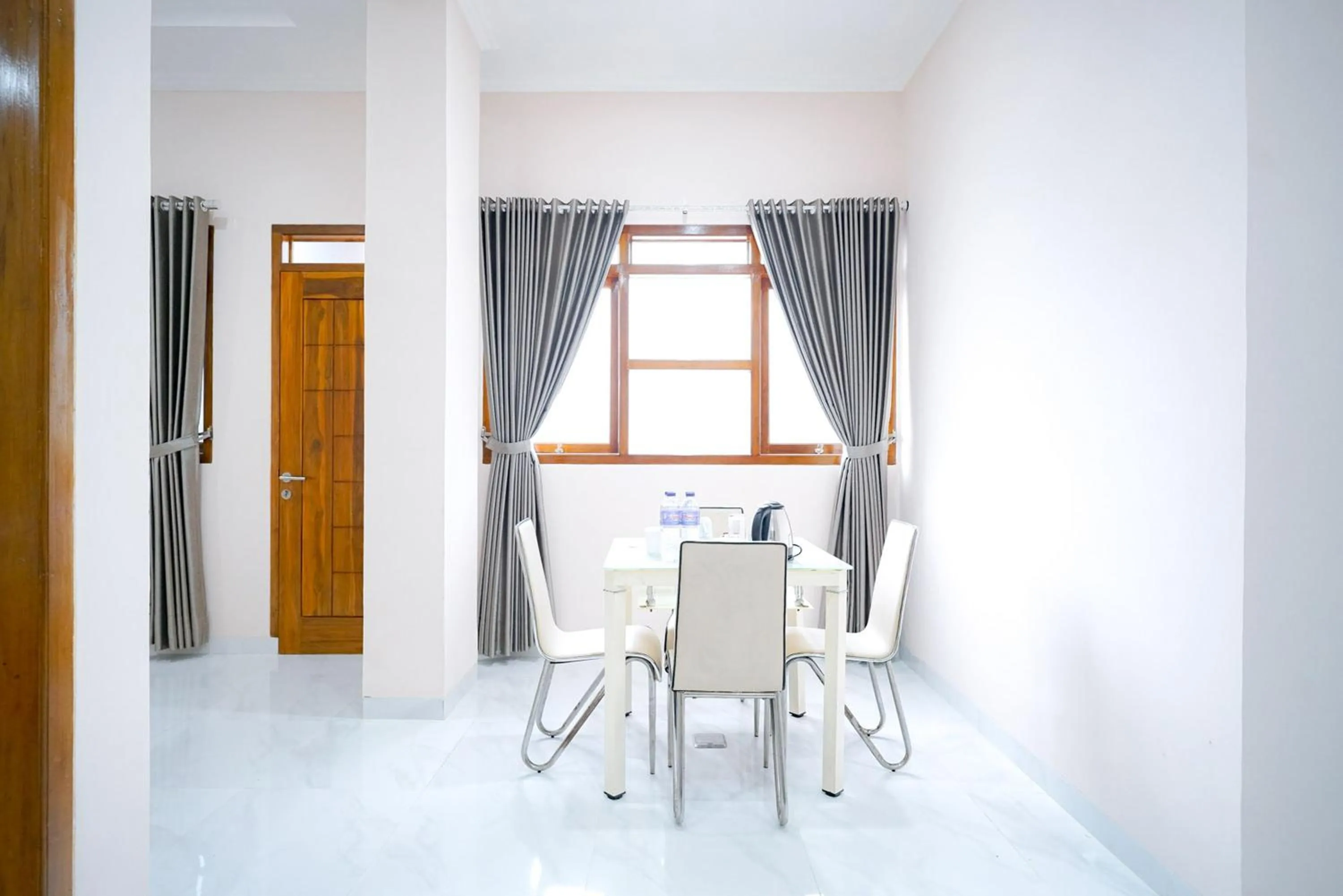 Dining area in Sans Bougenville Lampung