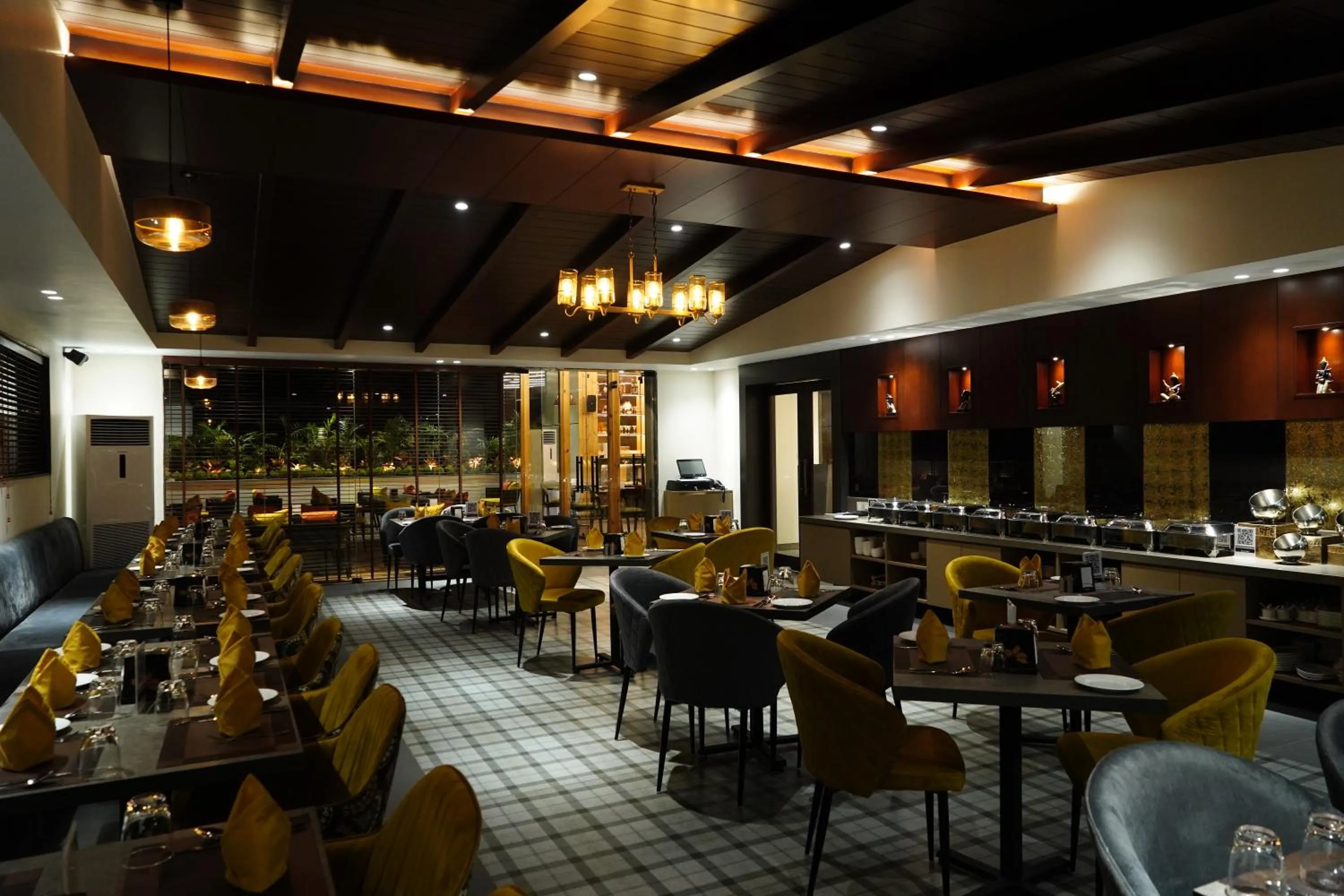 Restaurant/places to eat in Pride Biznotel Haldwani