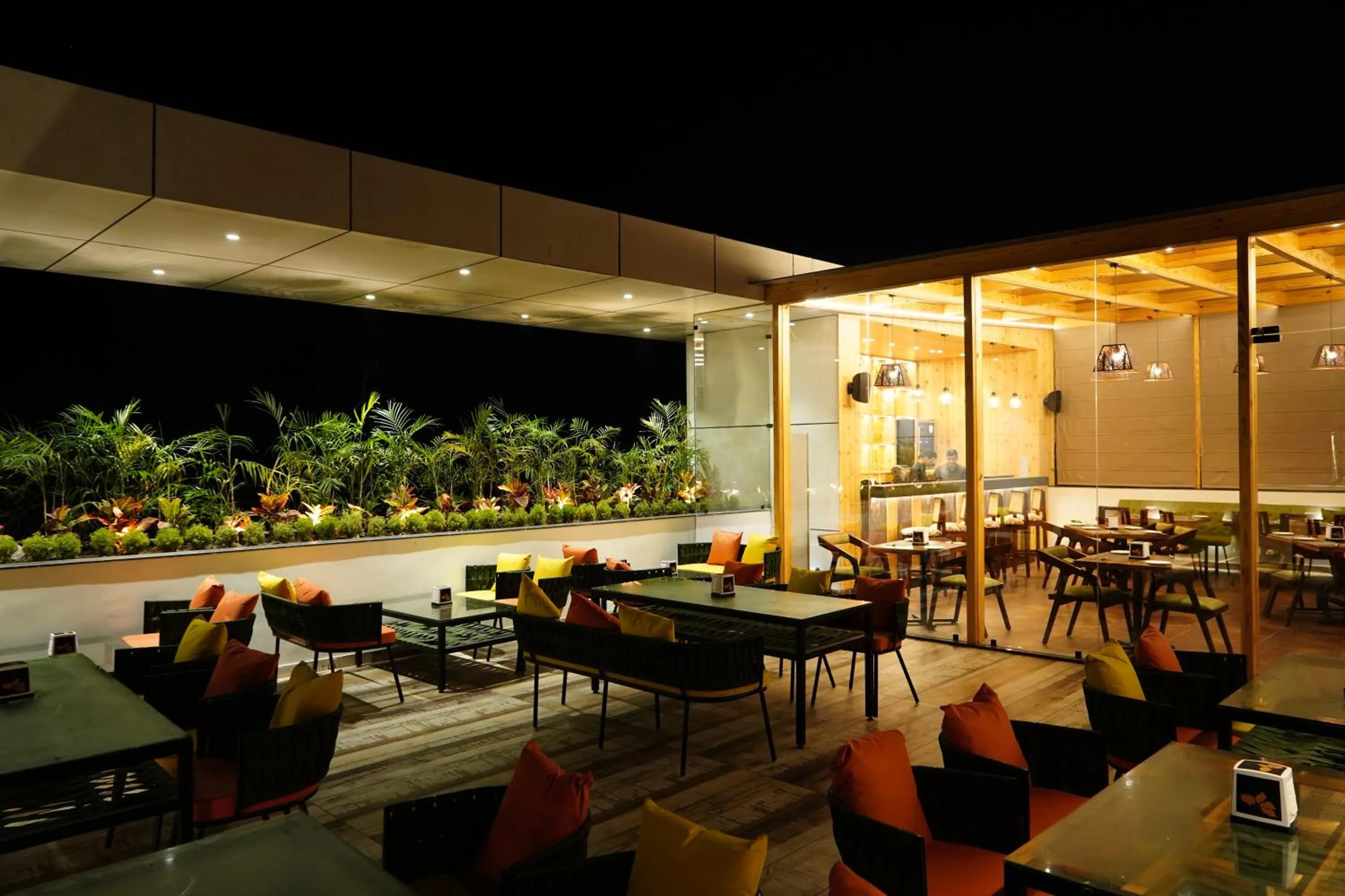 Restaurant/places to eat in Pride Biznotel Haldwani