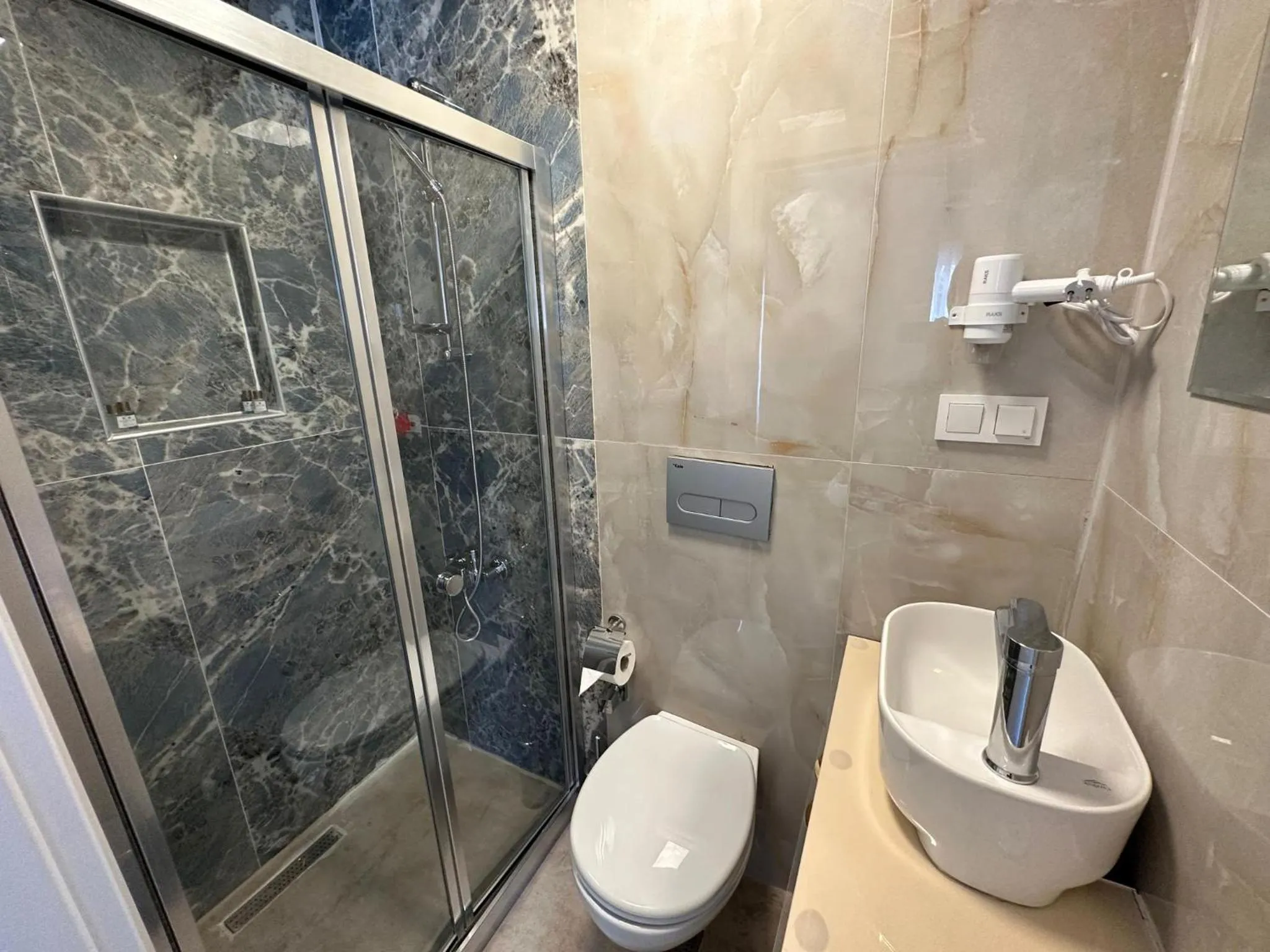 Shower in st945 Palas Otel