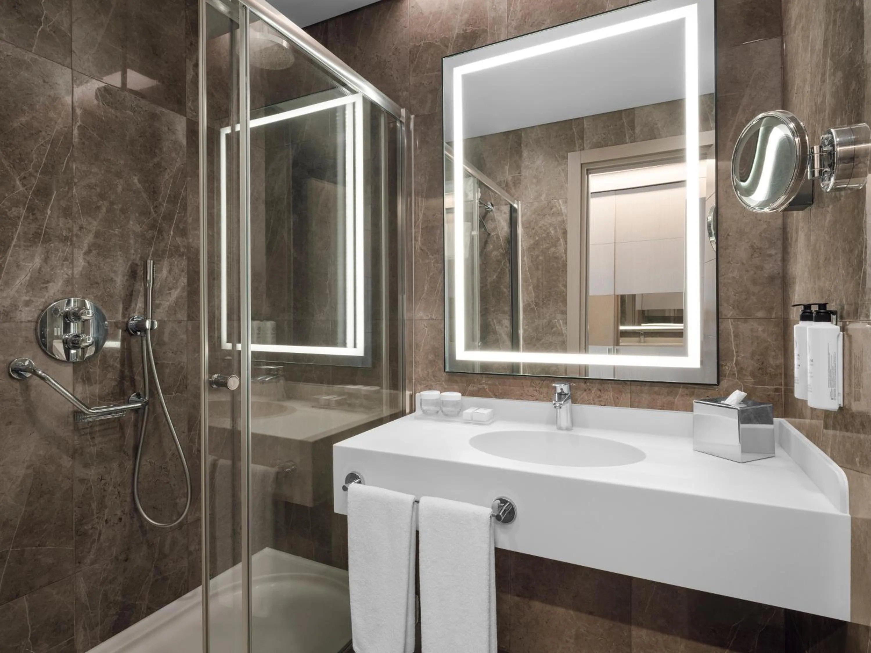 Shower in Selectum City Ataşehir