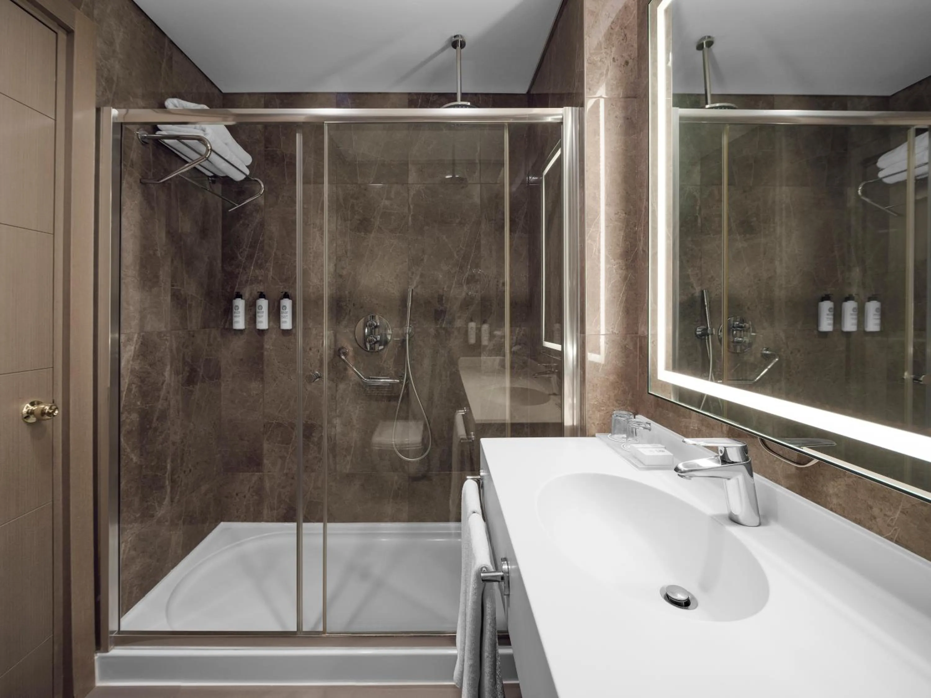 Shower in Selectum City Ataşehir