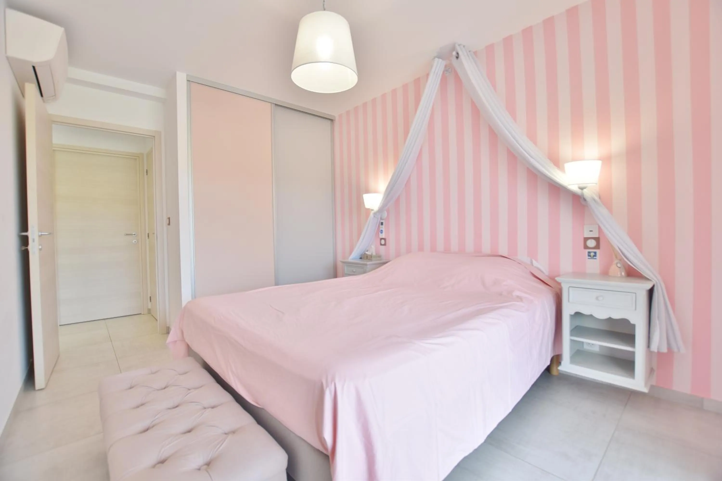 Bedroom, Bed in Domaine de Pacciolello - Porticcio