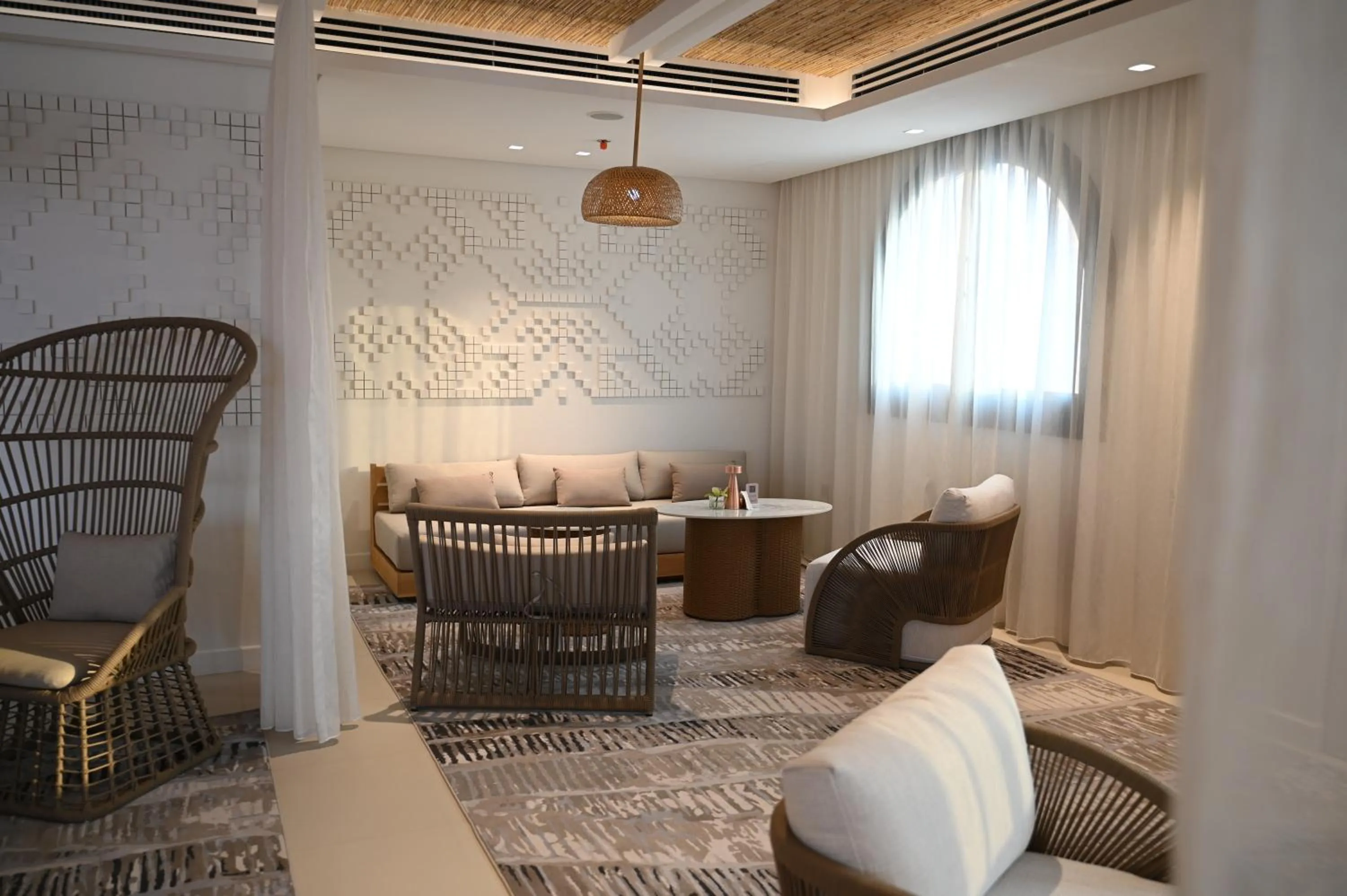 Restaurant/places to eat in Mina Hotel and Residences By The Torch