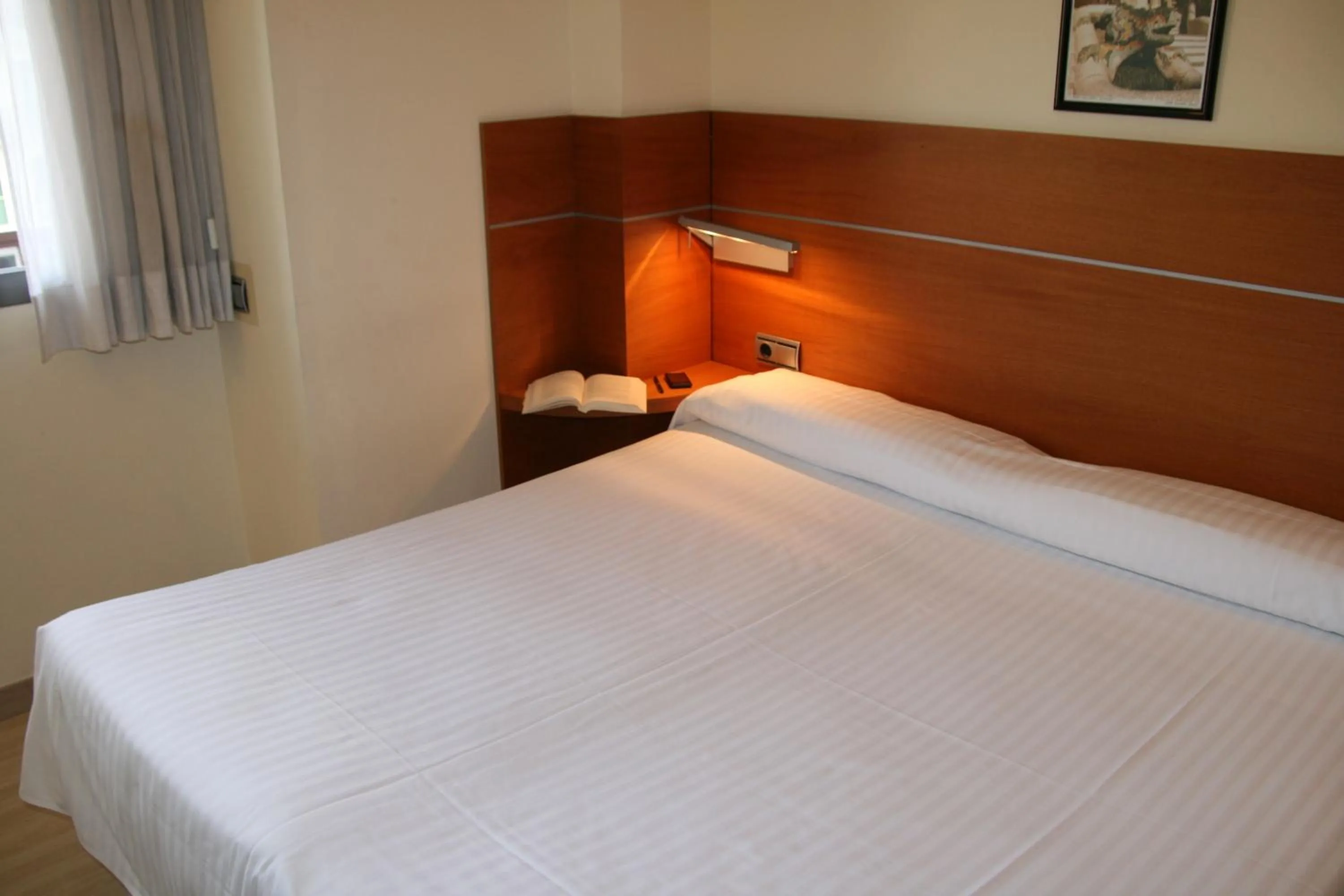 Bed in Apartaments Aragó565