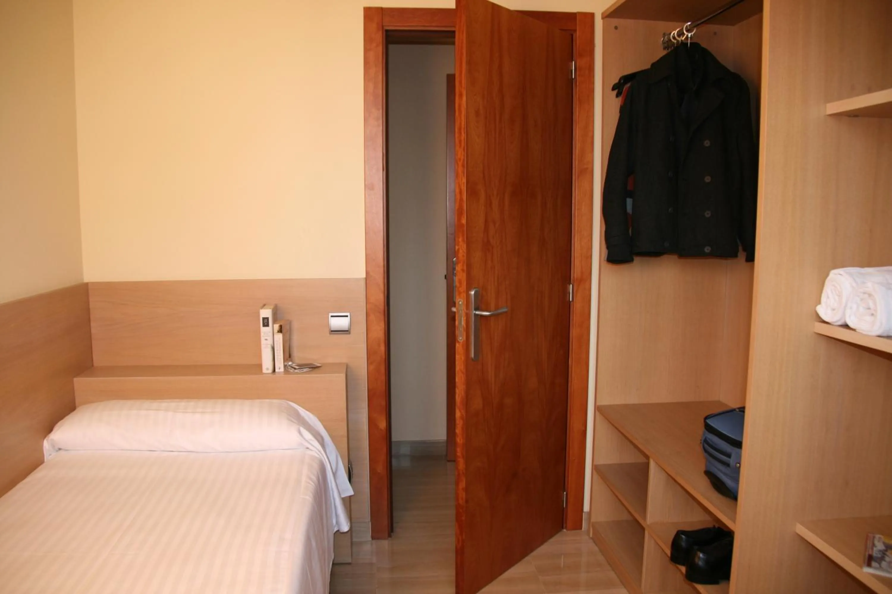 Bed in Apartaments Aragó565