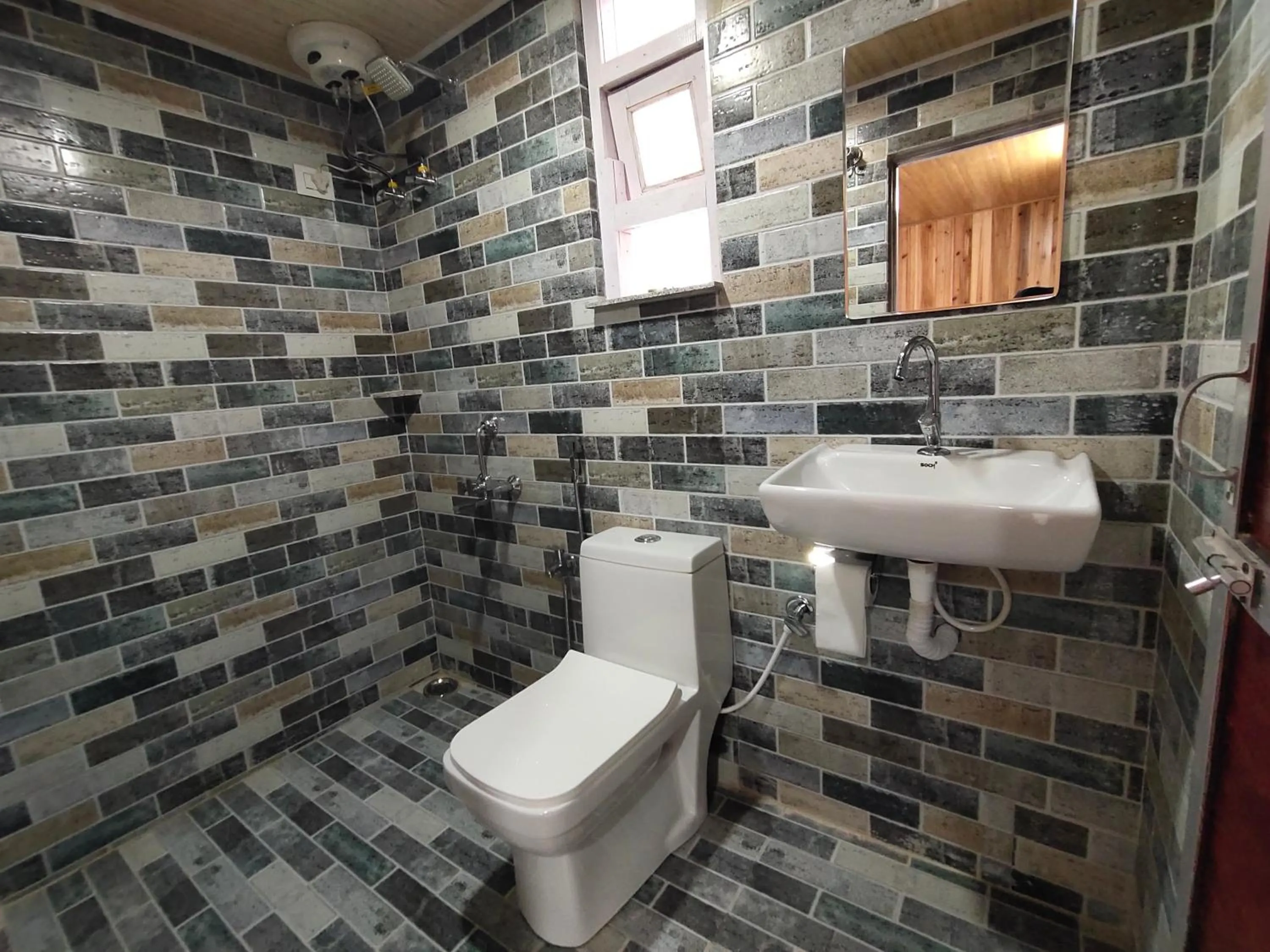 Shower in Boho Homestay, Rangbhang