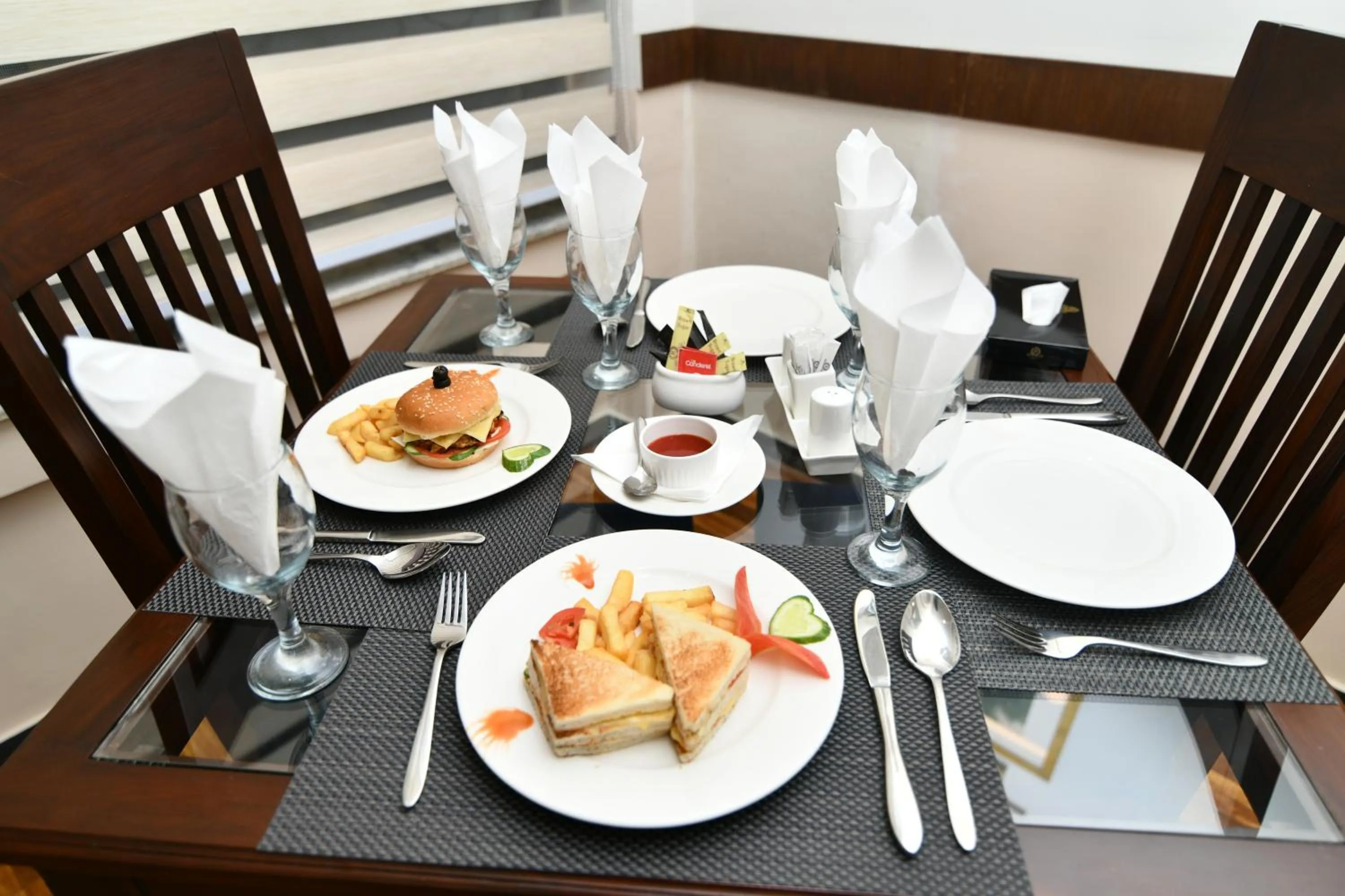 Restaurant/places to eat in Royal Regency Hotel