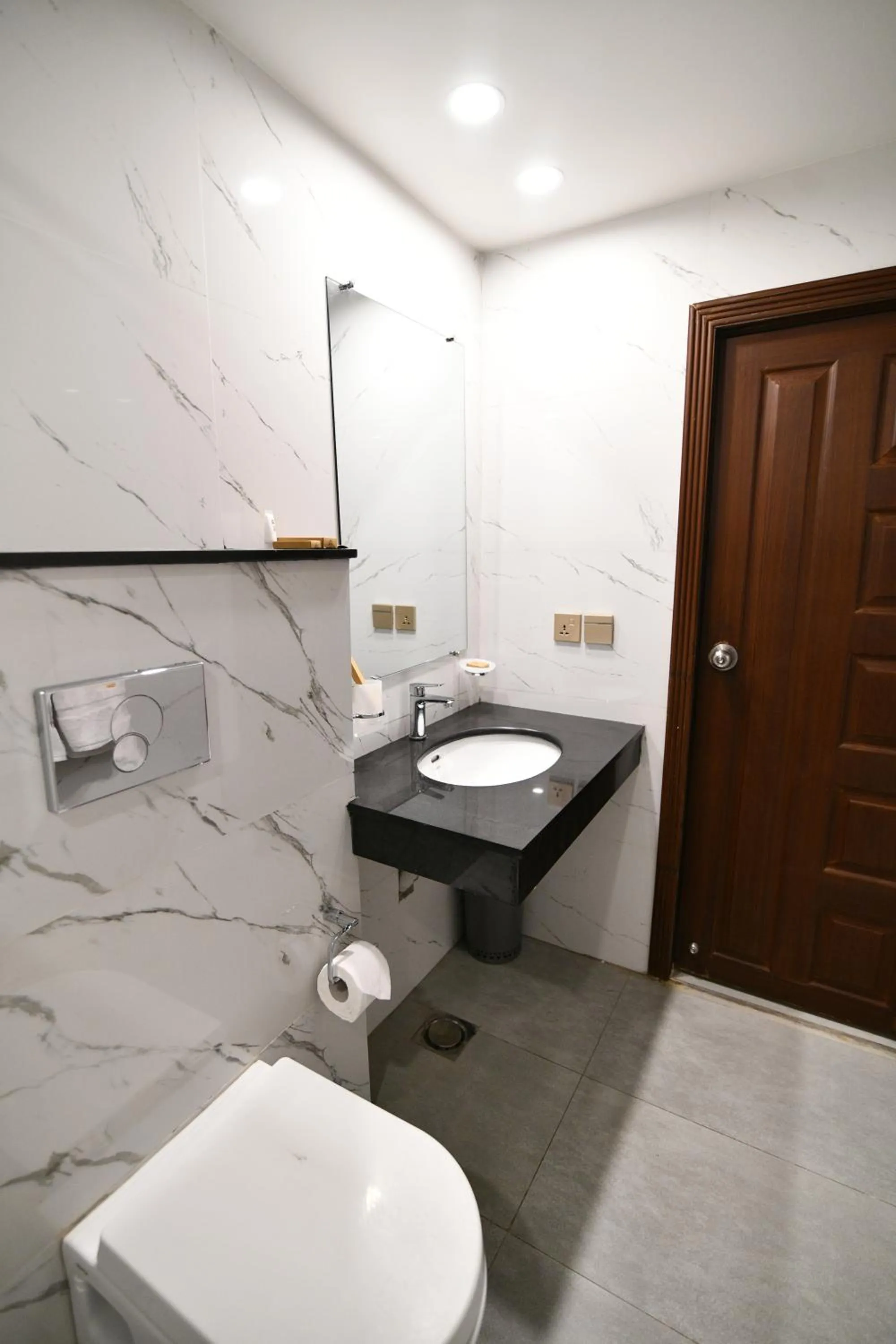 Toilet in Royal Regency Hotel