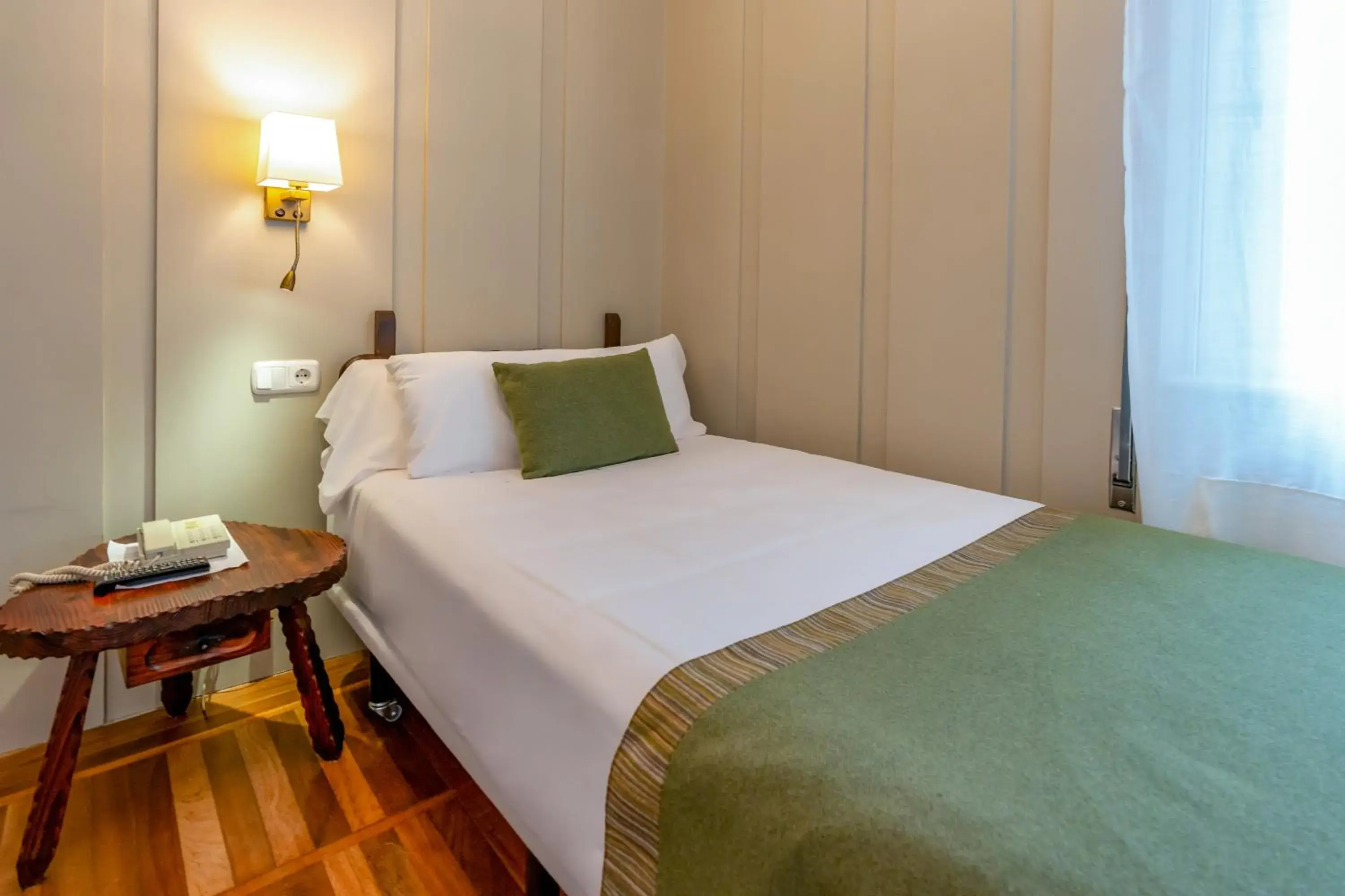 Single Room in Hotel Alcazar Irun Single Room in Hotel Alcazar Irun