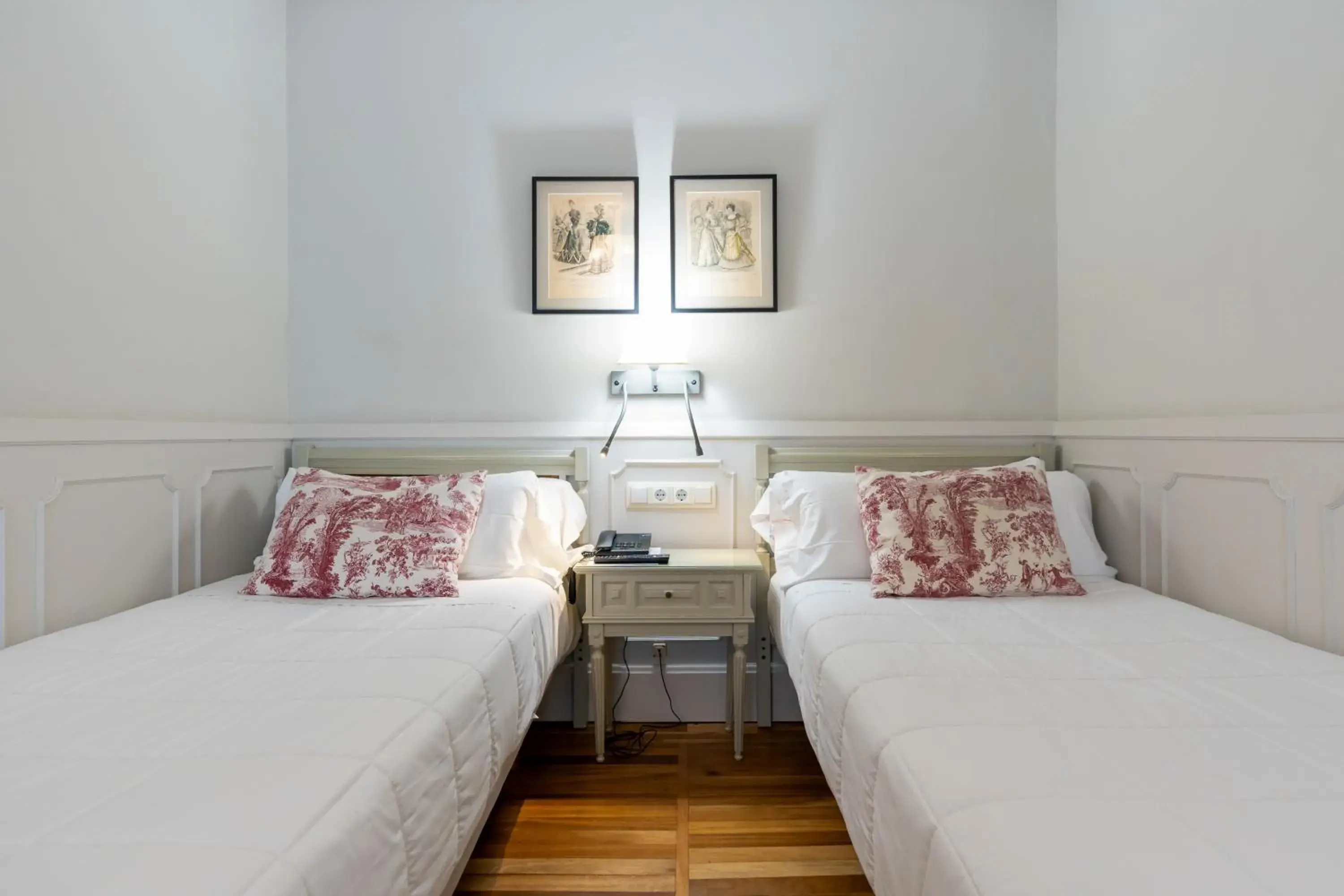 Comfort Triple Room in Hotel Alcazar Irun Comfort Triple Room in Hotel Alcazar Irun