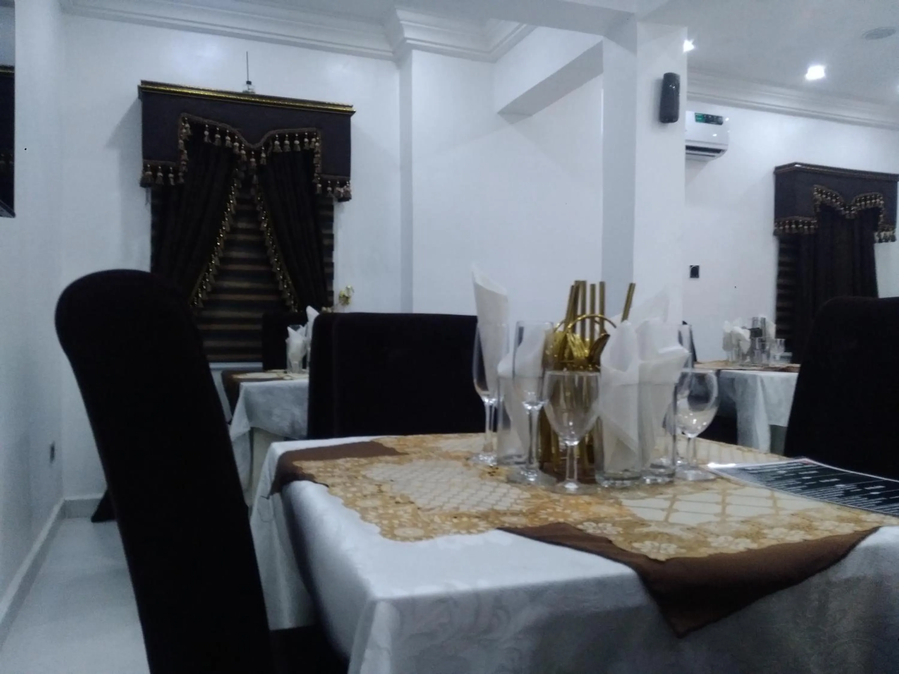 Restaurant/places to eat in Kawruky Hotel Benin