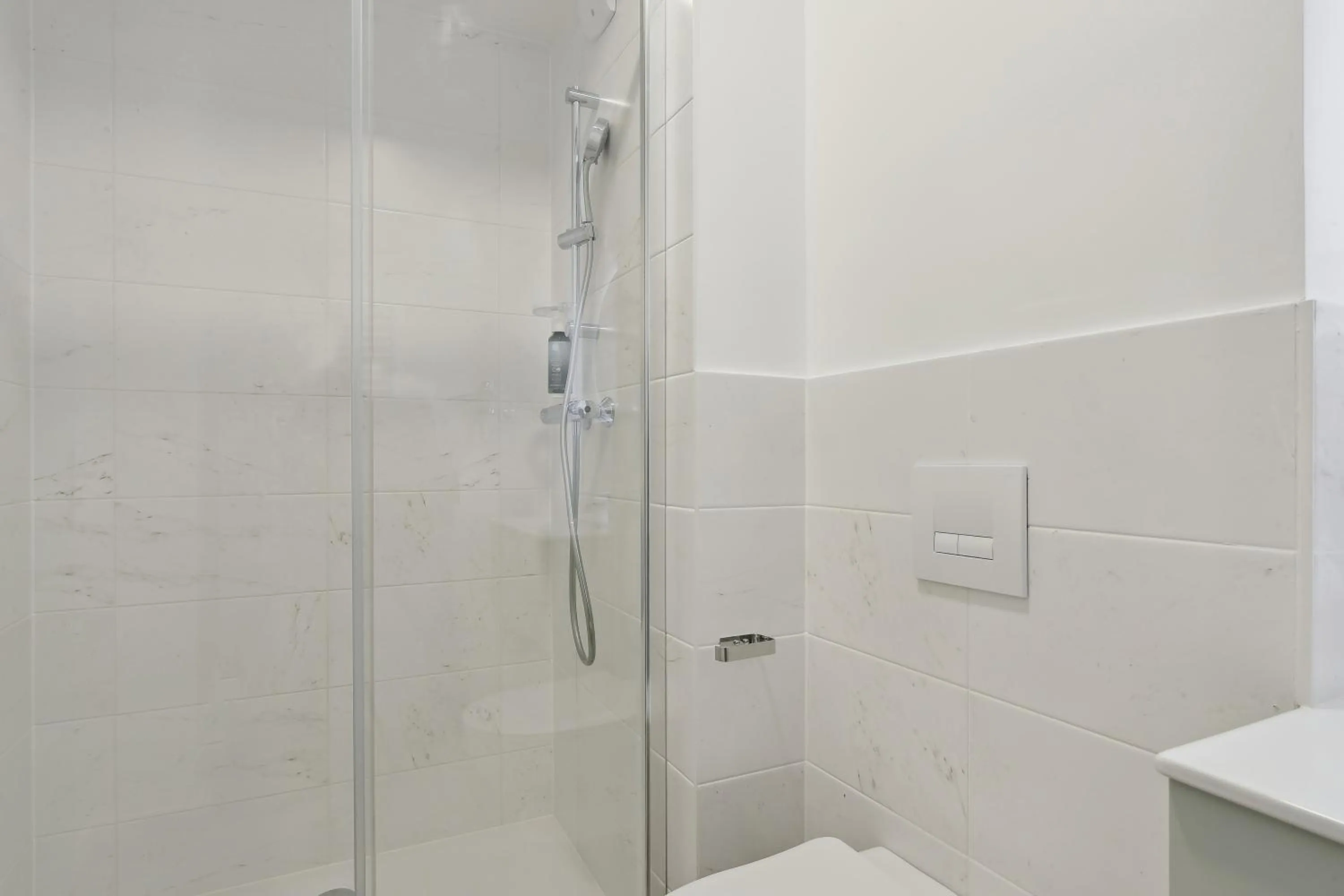 Bathroom in All Suites Appart Hôtel - Noisy-le-Grand